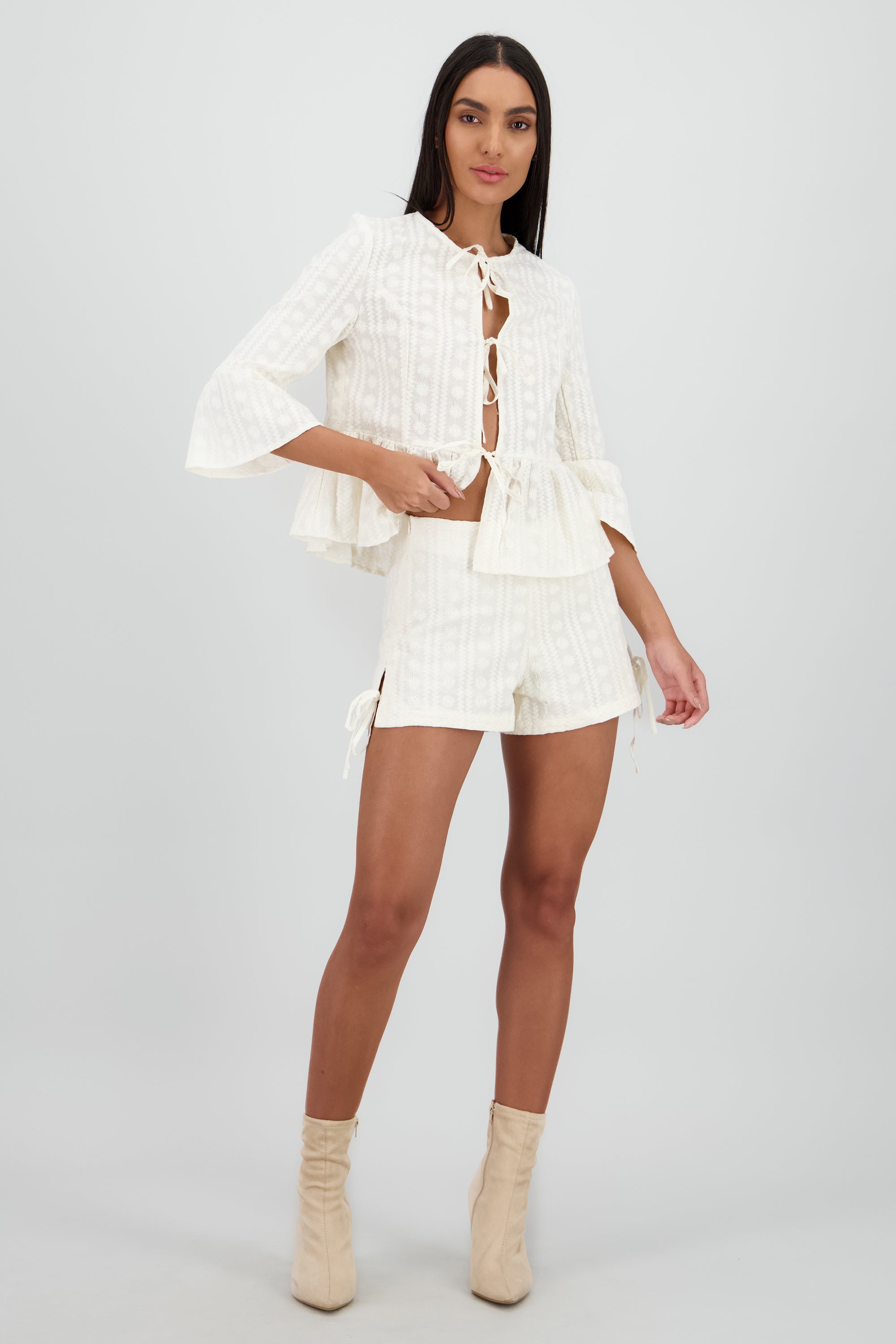 Shorts mini detalle textura lazos BEIGE