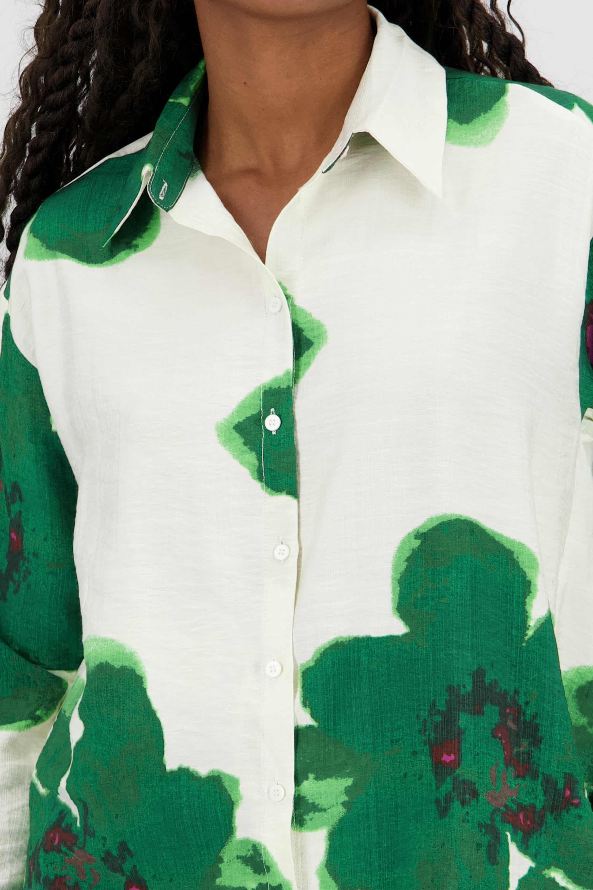 Camisa manga larga cuello detalle estampado VERDE COMBO