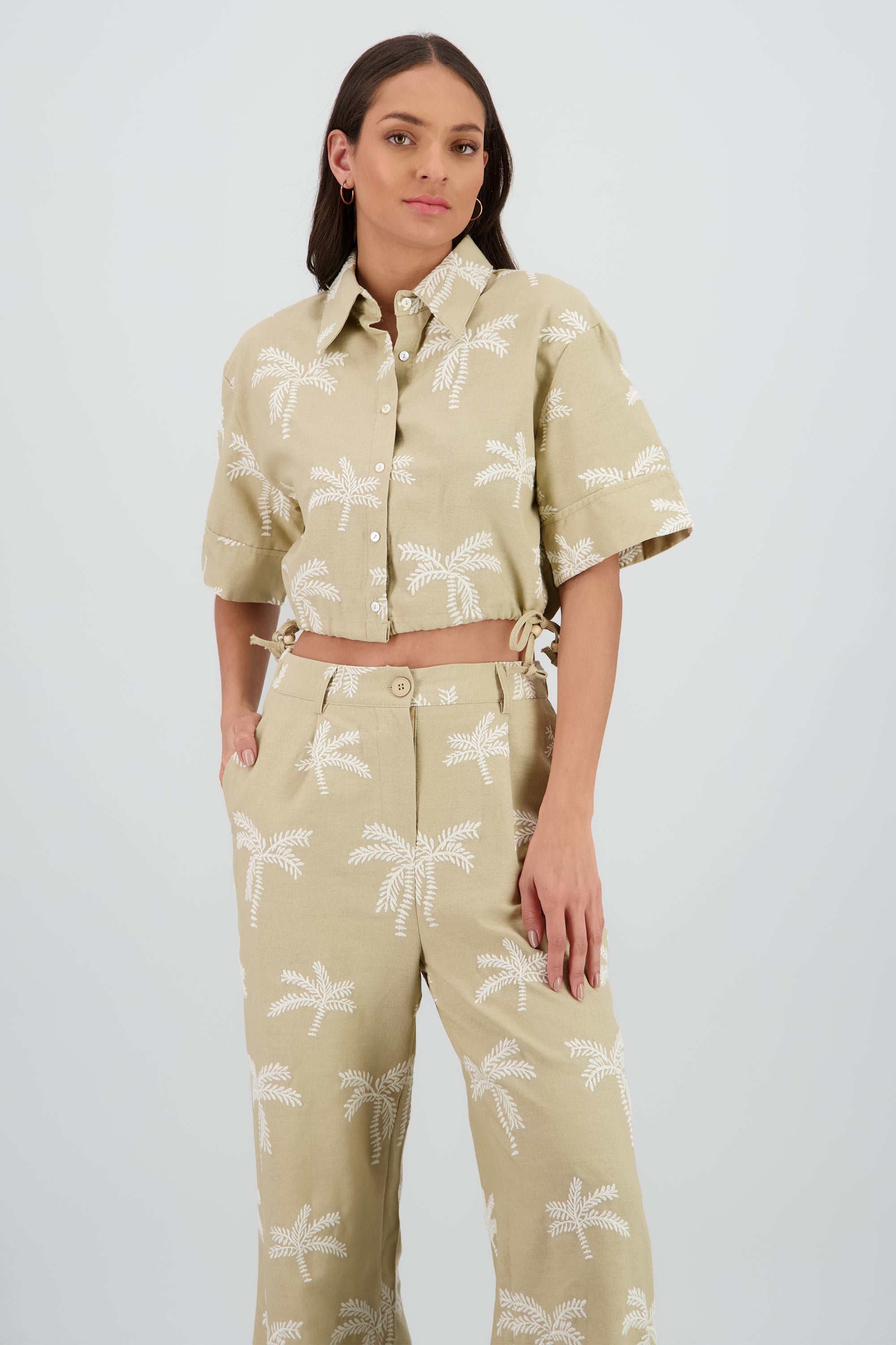 Camisa crop manga corta detalle palmeras BEIGE
