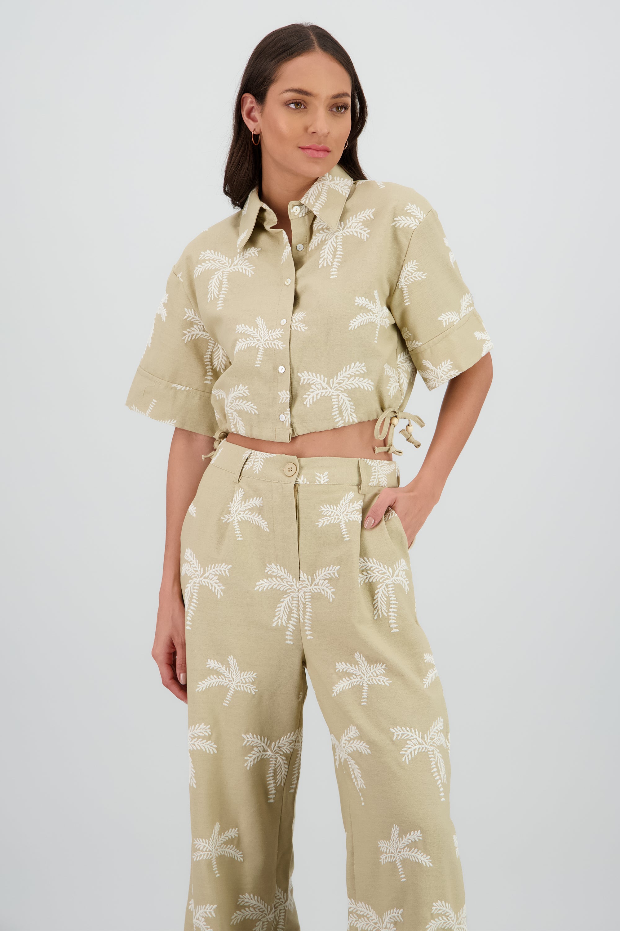 Camisa crop manga corta detalle palmeras BEIGE
