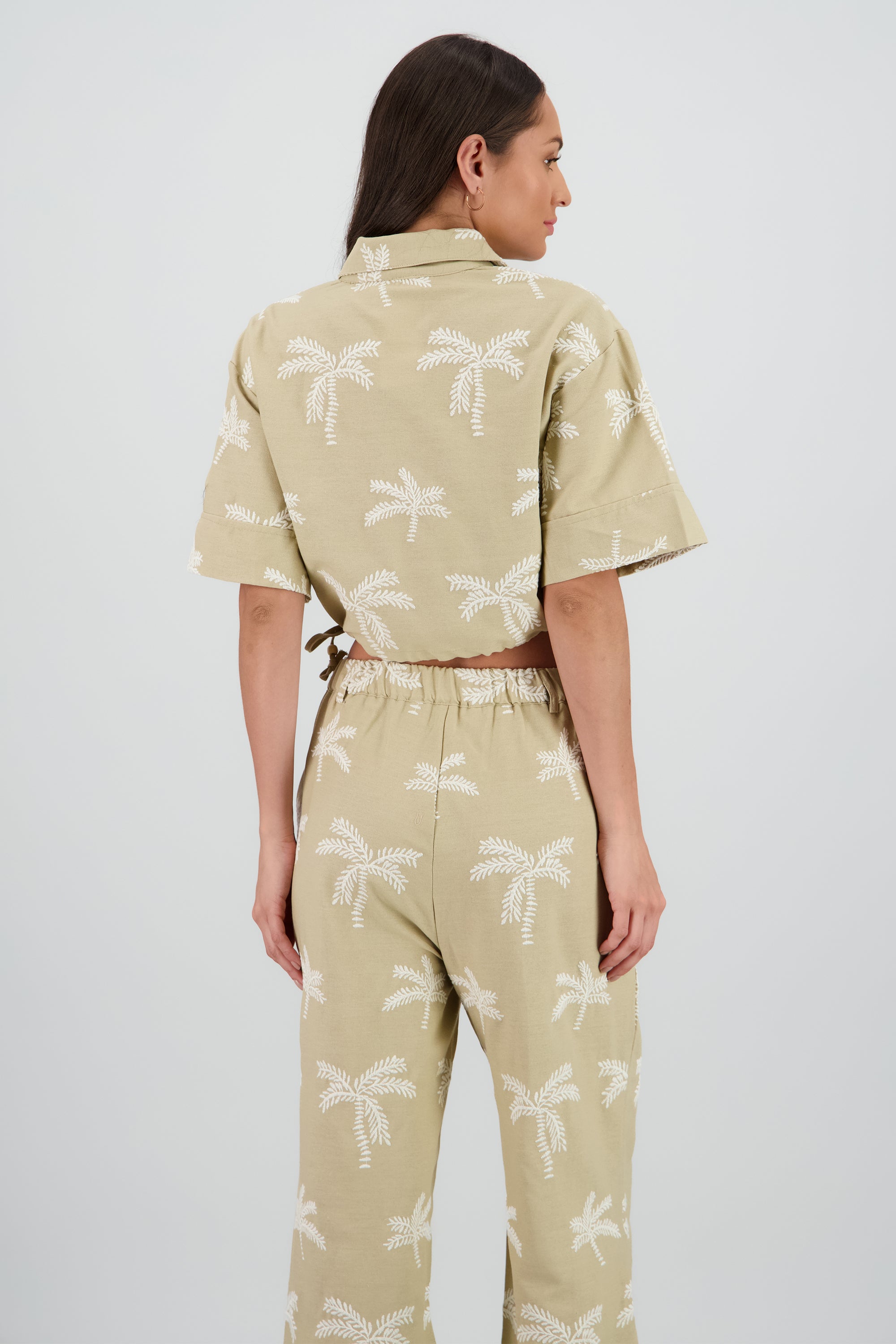 Camisa crop manga corta detalle palmeras BEIGE