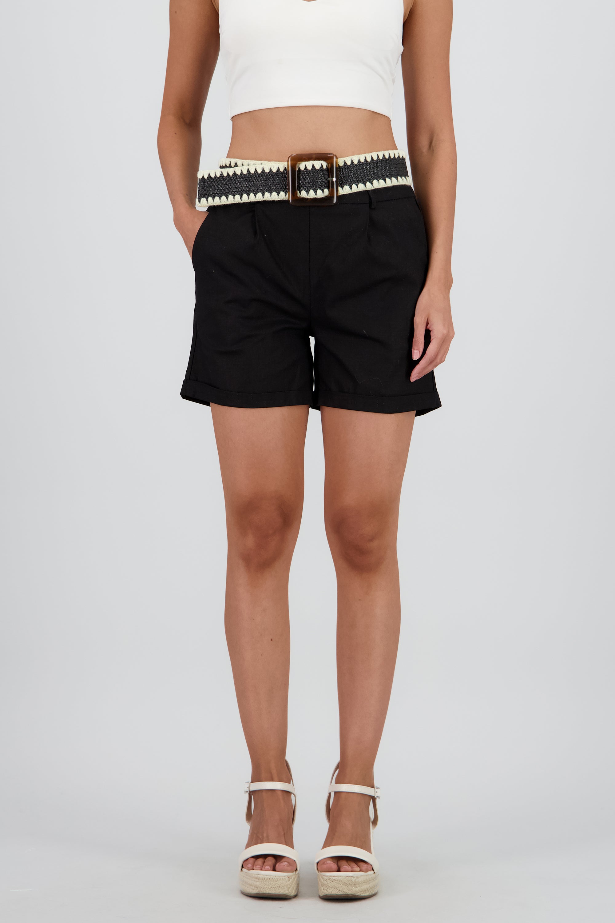 Short mini liso detalle cinturón NEGRO