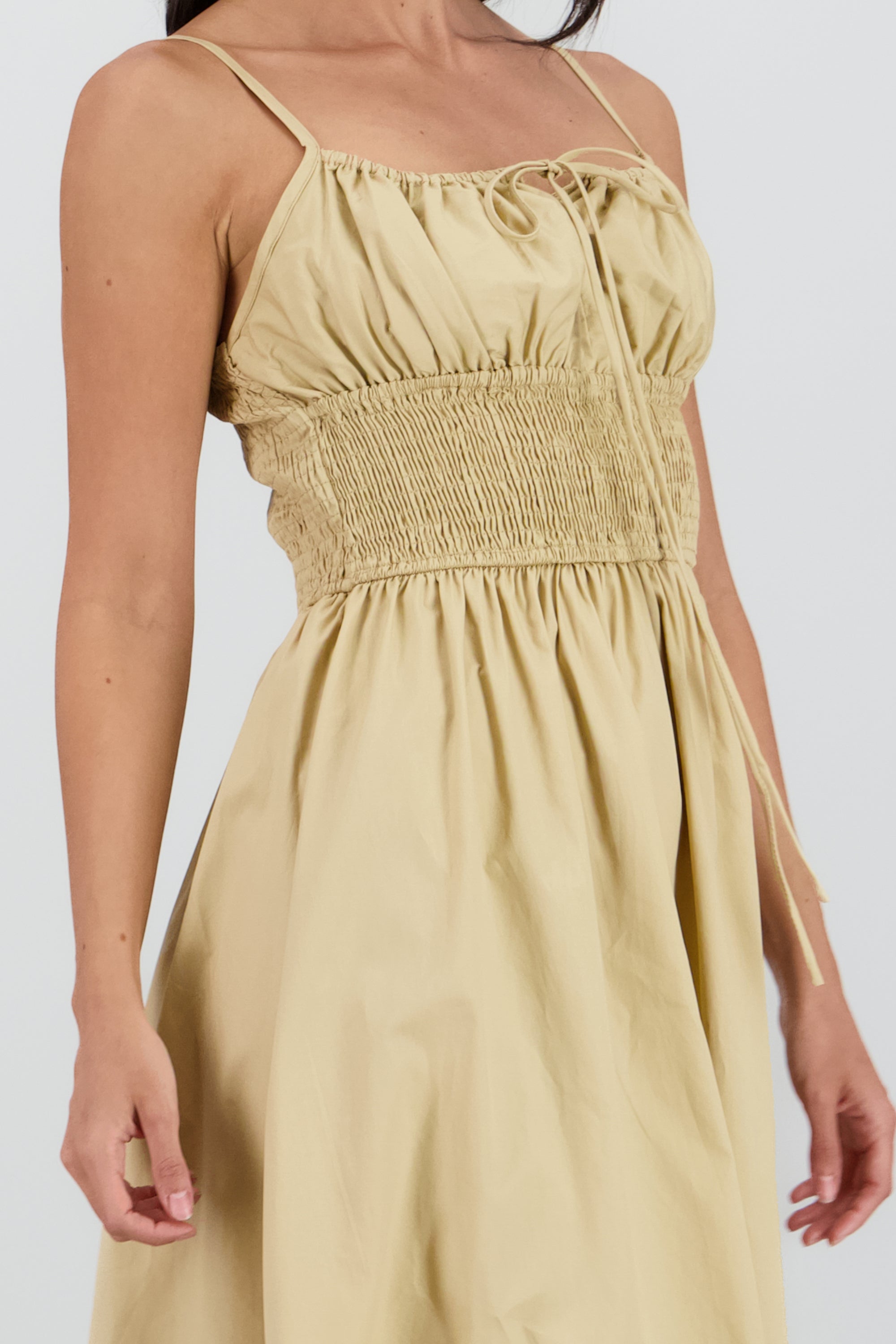Vestido midi detalle smock tirantes BEIGE