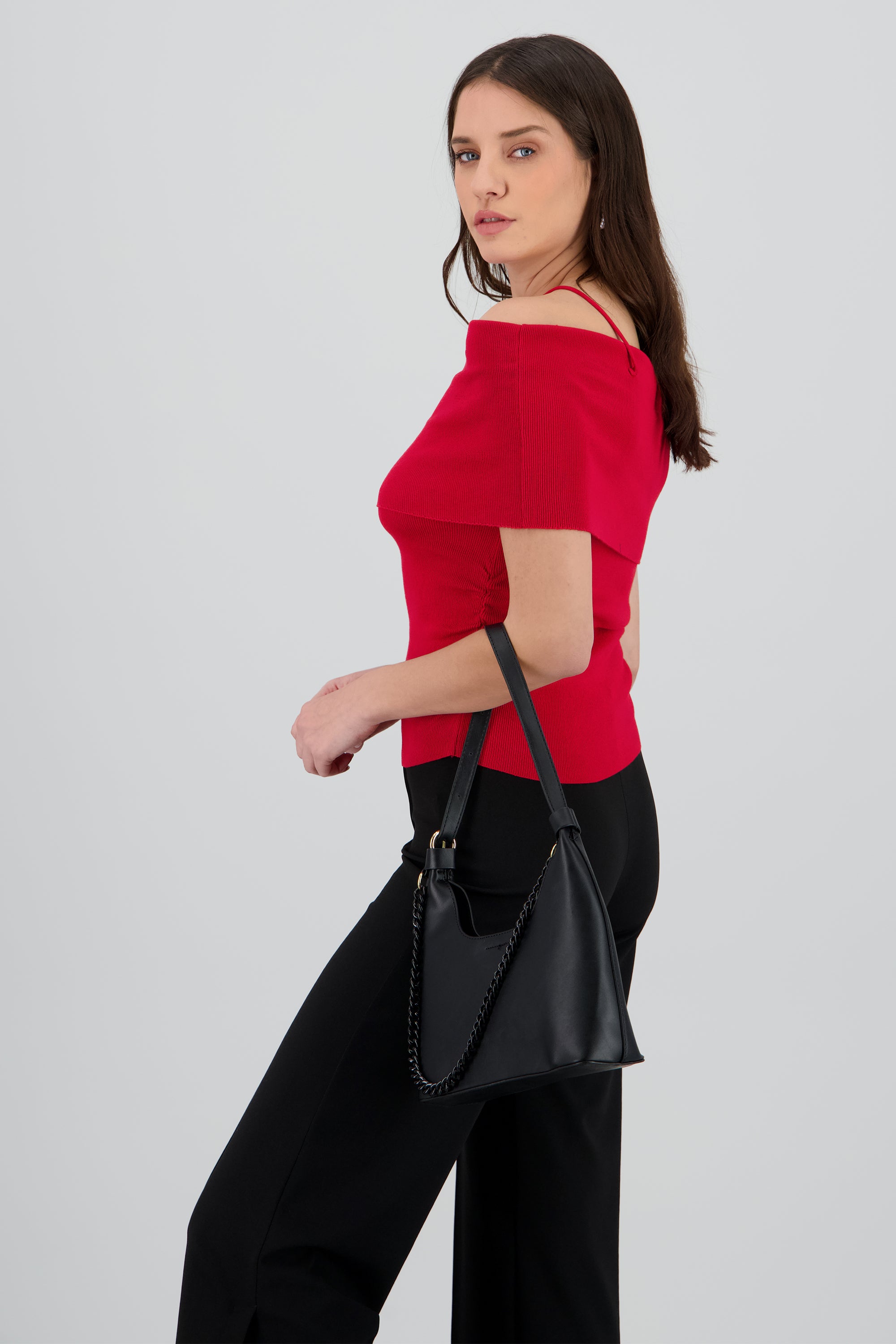 Top tejido off shoulder detalle flor ROJO