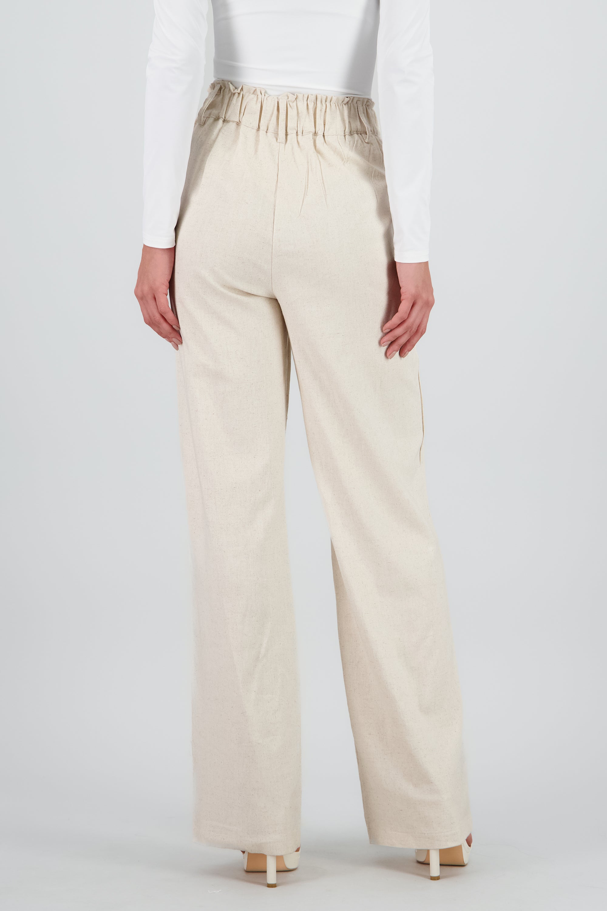 Pantalon recto detalle presillas boton BEIGE