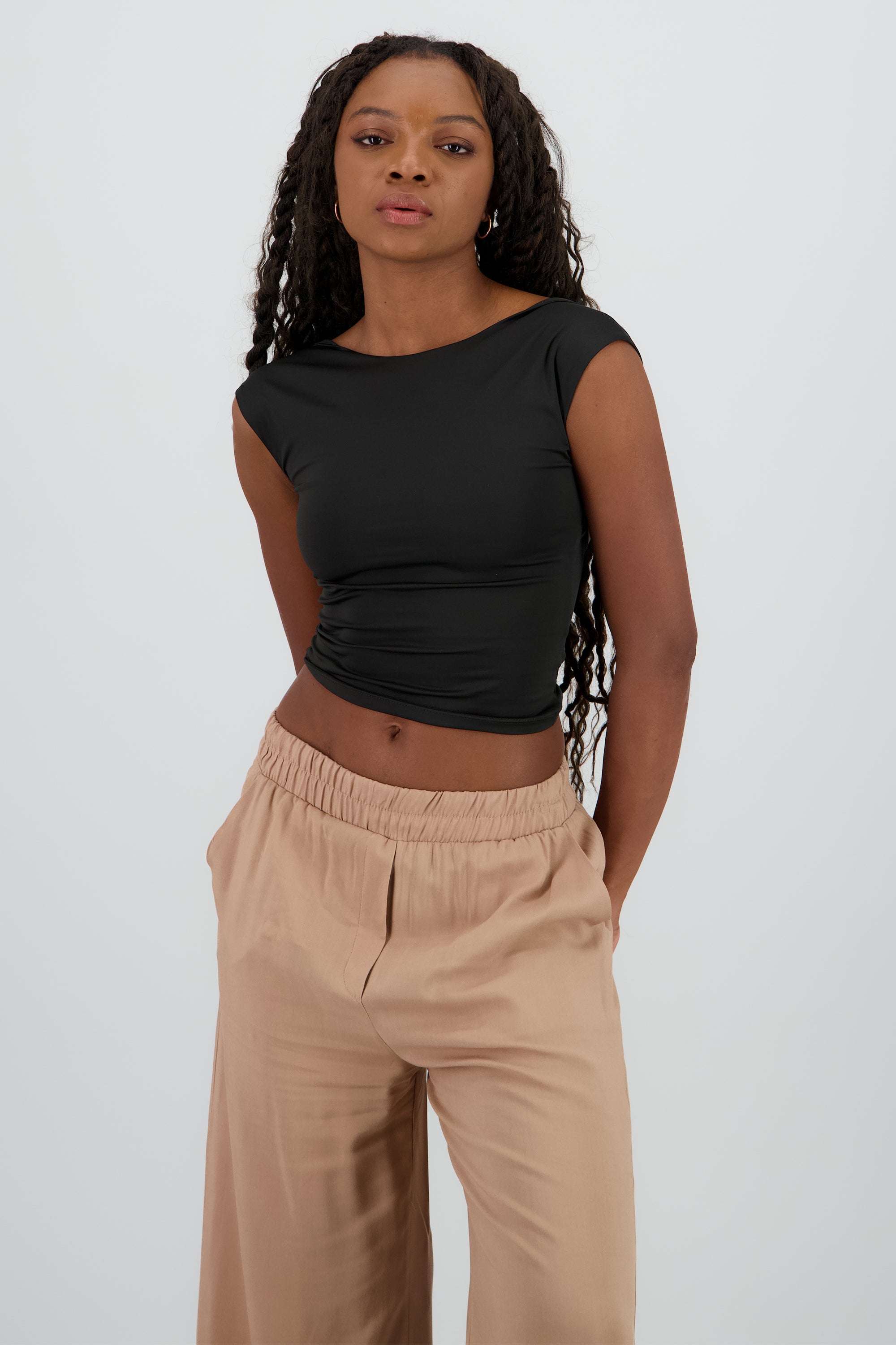 Top manga corta escote espalda NEGRO