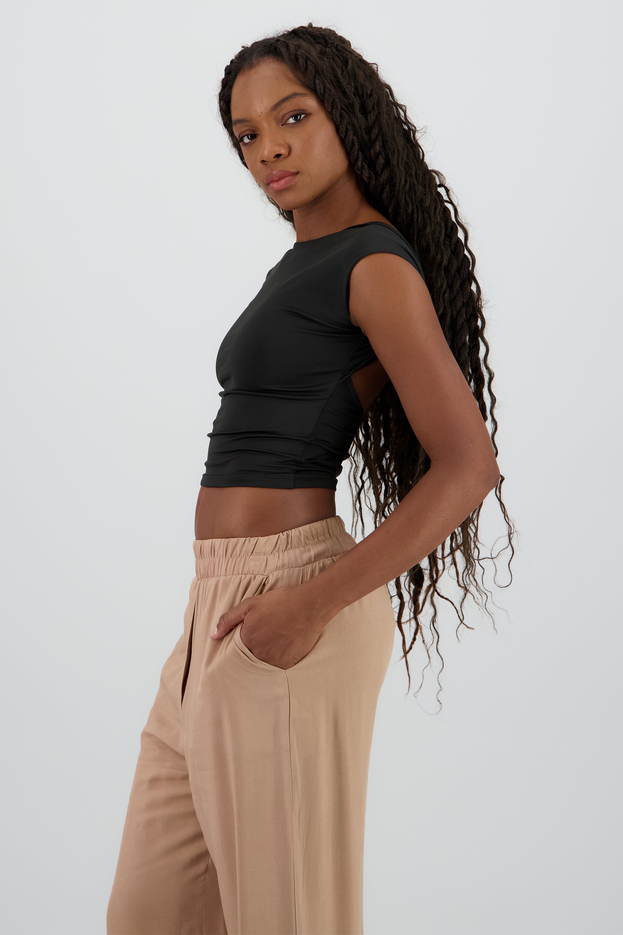 Top manga corta escote espalda NEGRO