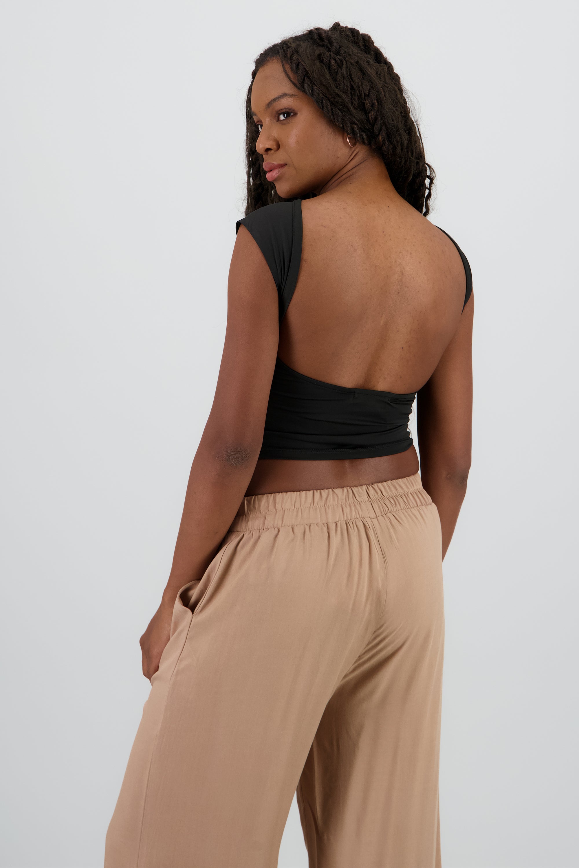 Top manga corta escote espalda NEGRO