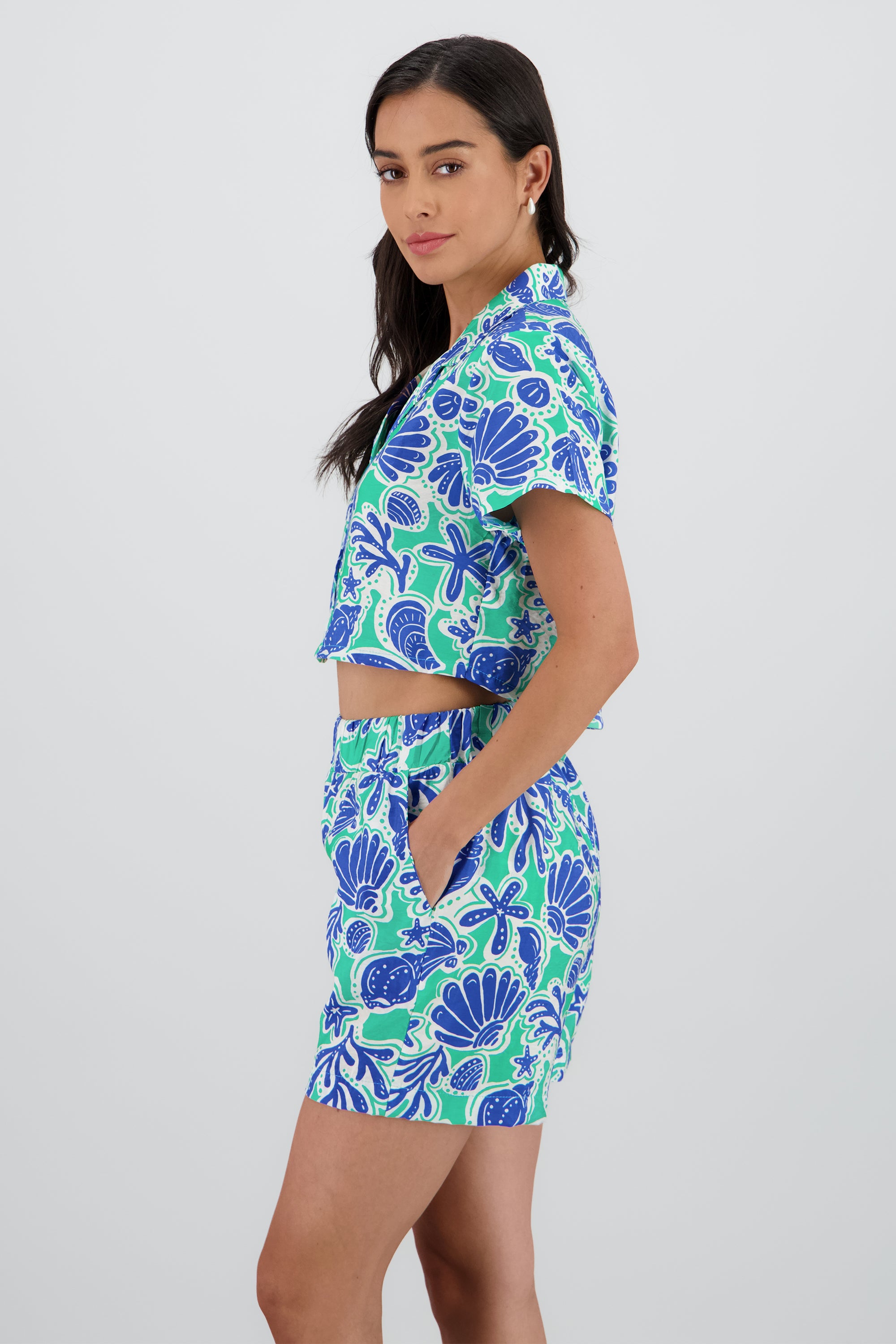 Camisa manga corta estampado conchas VERDE COMBO