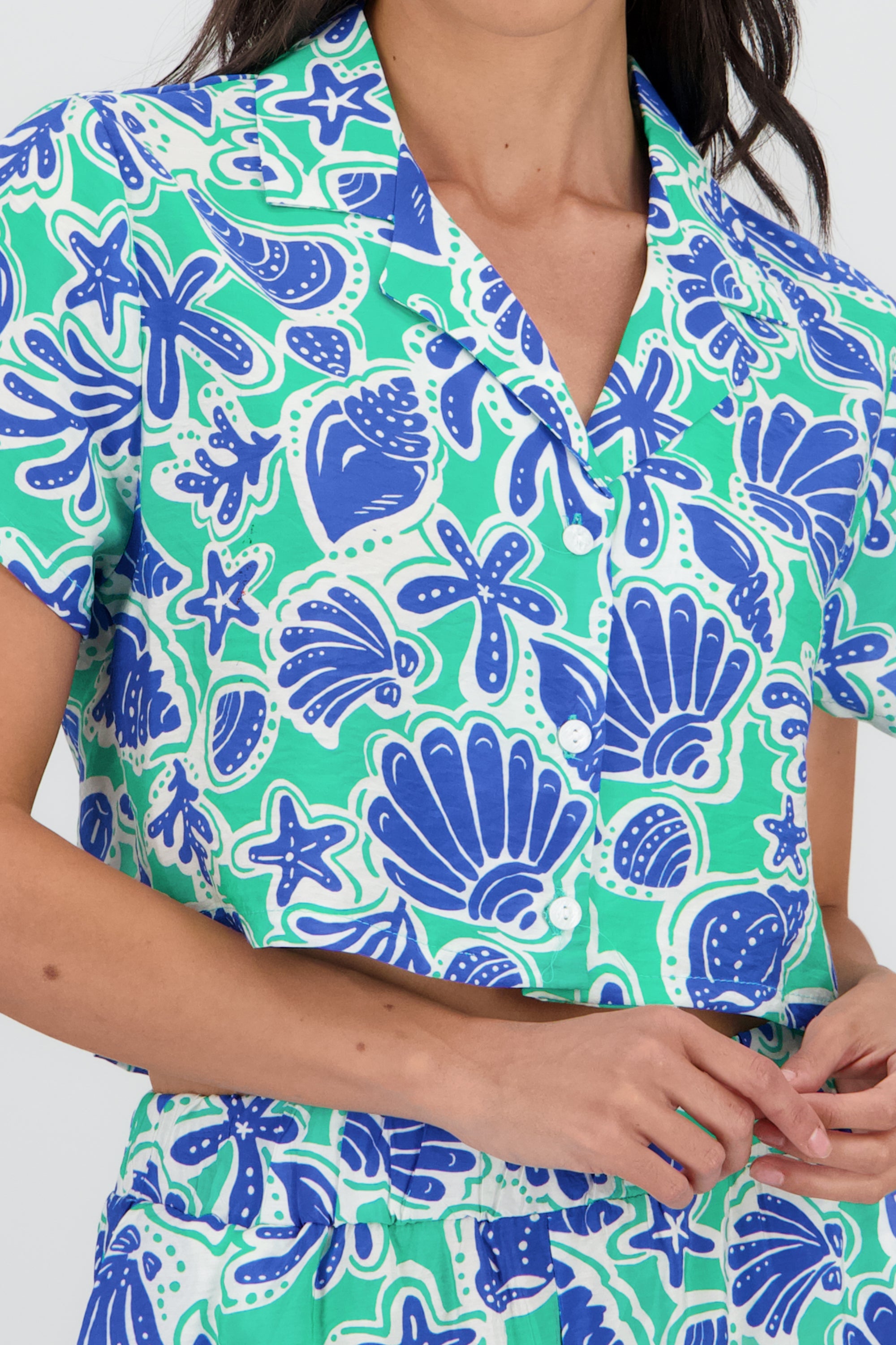 Camisa manga corta estampado conchas VERDE COMBO