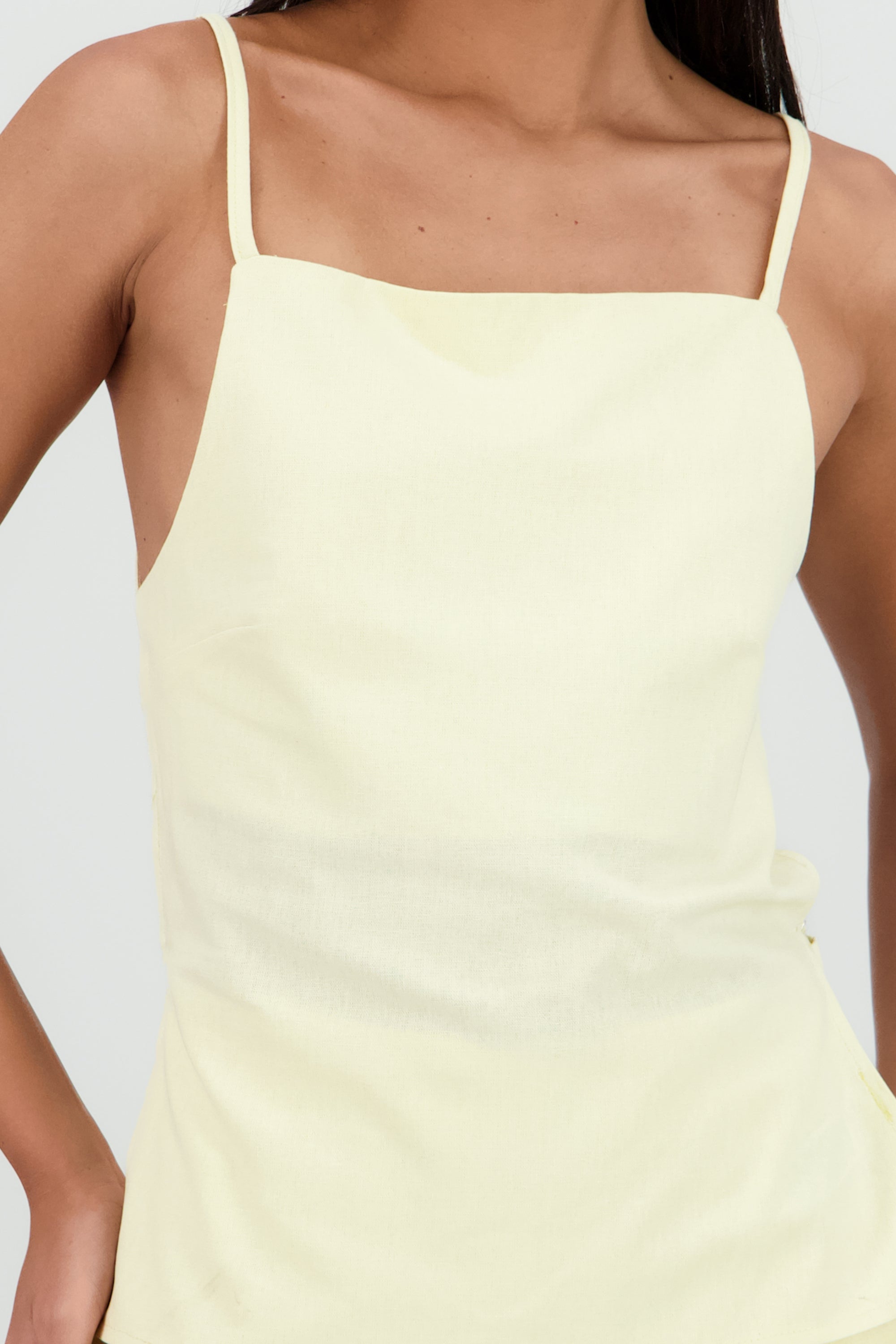 Top liso tirantes espalda descubierta AMARILLO PASTEL