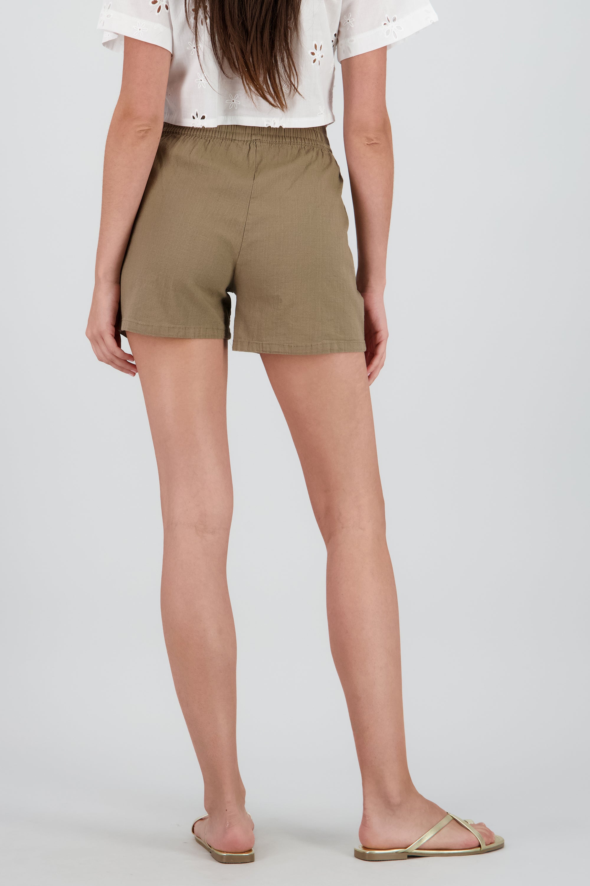 Shorts con pretina ancha y detalle CAFE