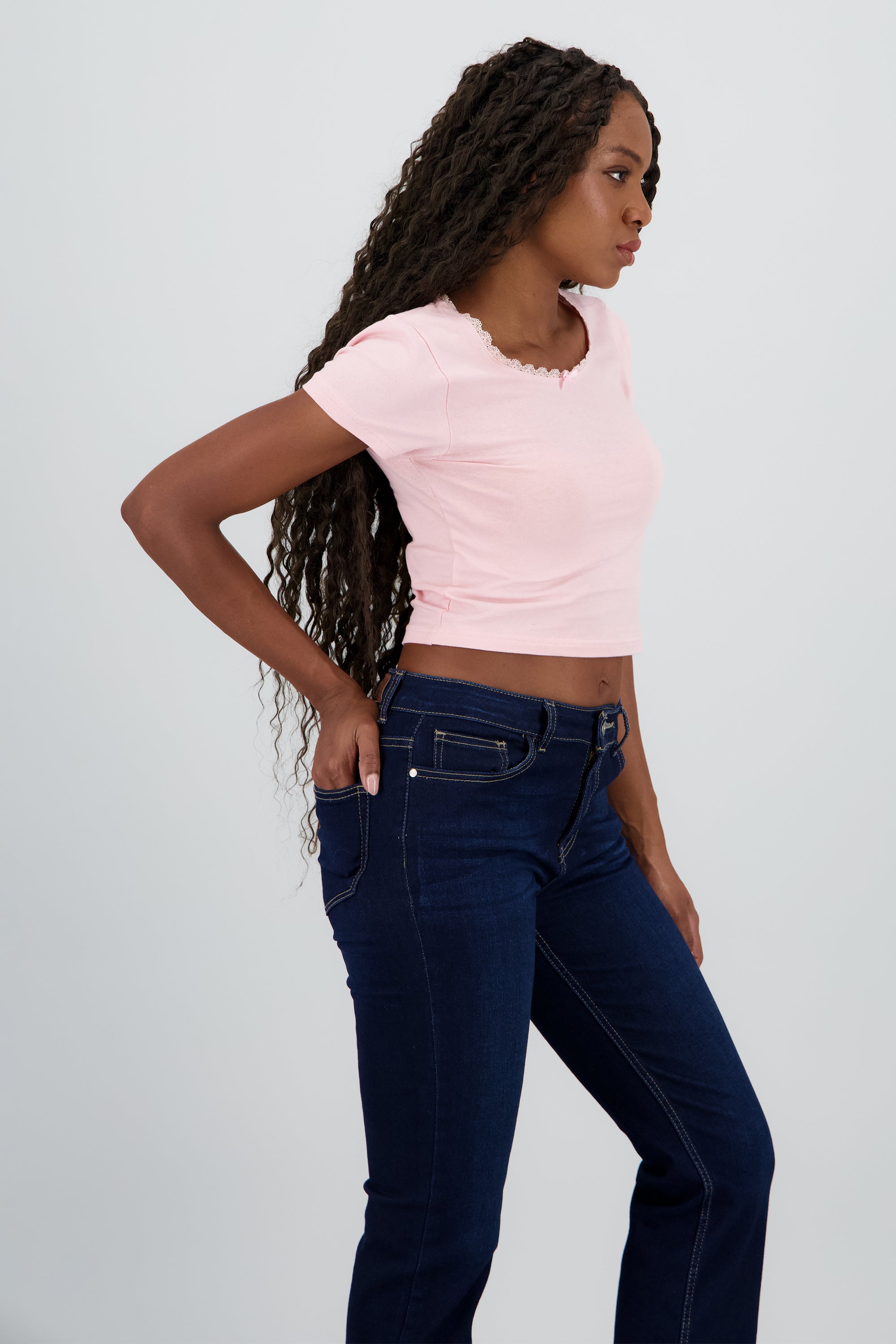 Playera manga corta detalle encaje y moño ROSA