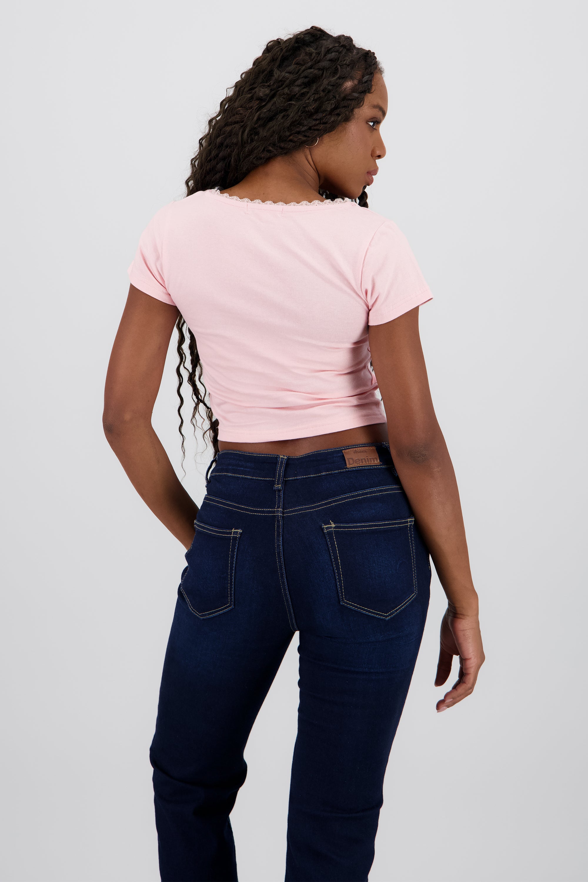Playera manga corta detalle encaje y moño ROSA