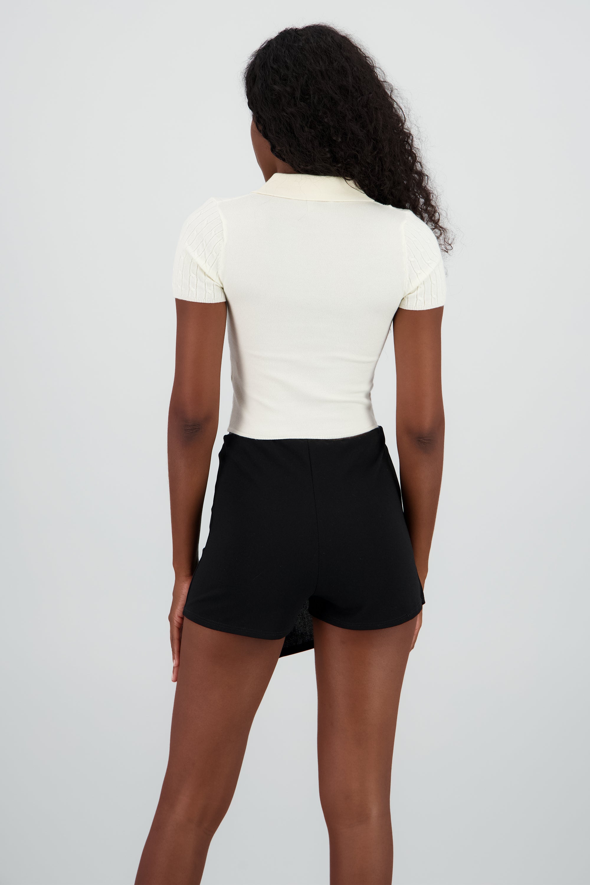 Top tejido trnzado cuello polo CREMA