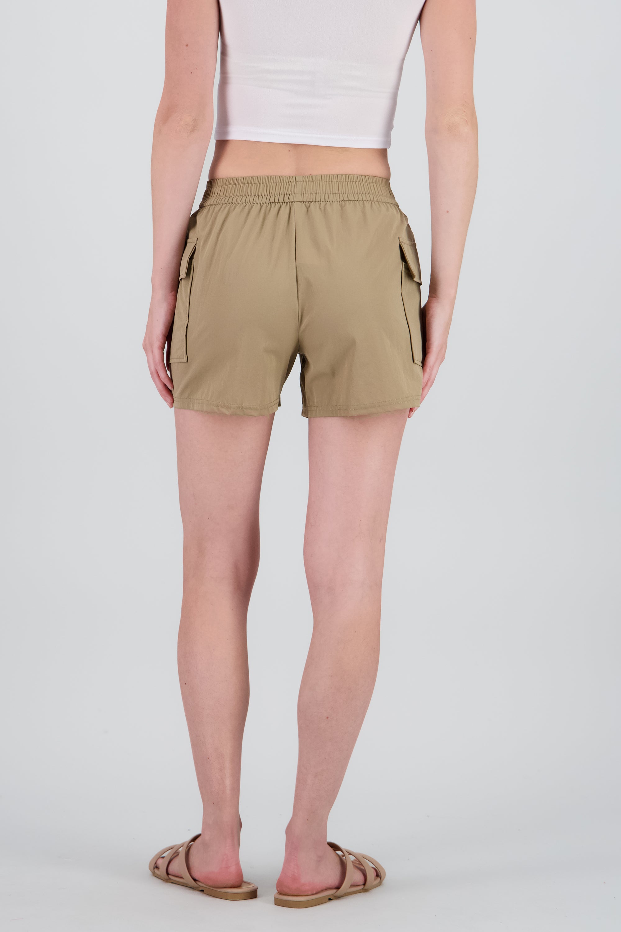 Shorts con bolsas cargo lisos GREIGE