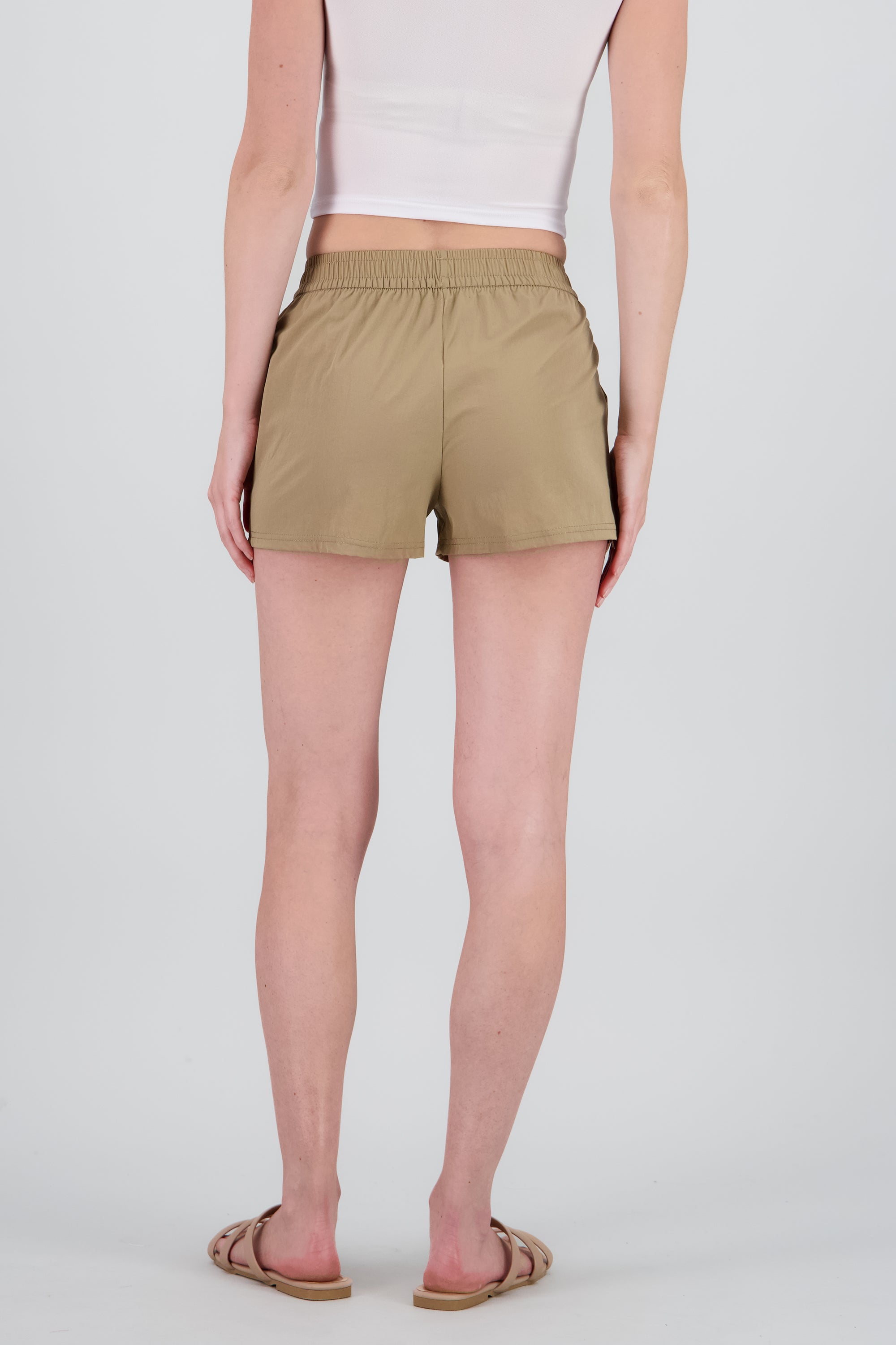Shorts cortos con bolsas lisos KHAKI