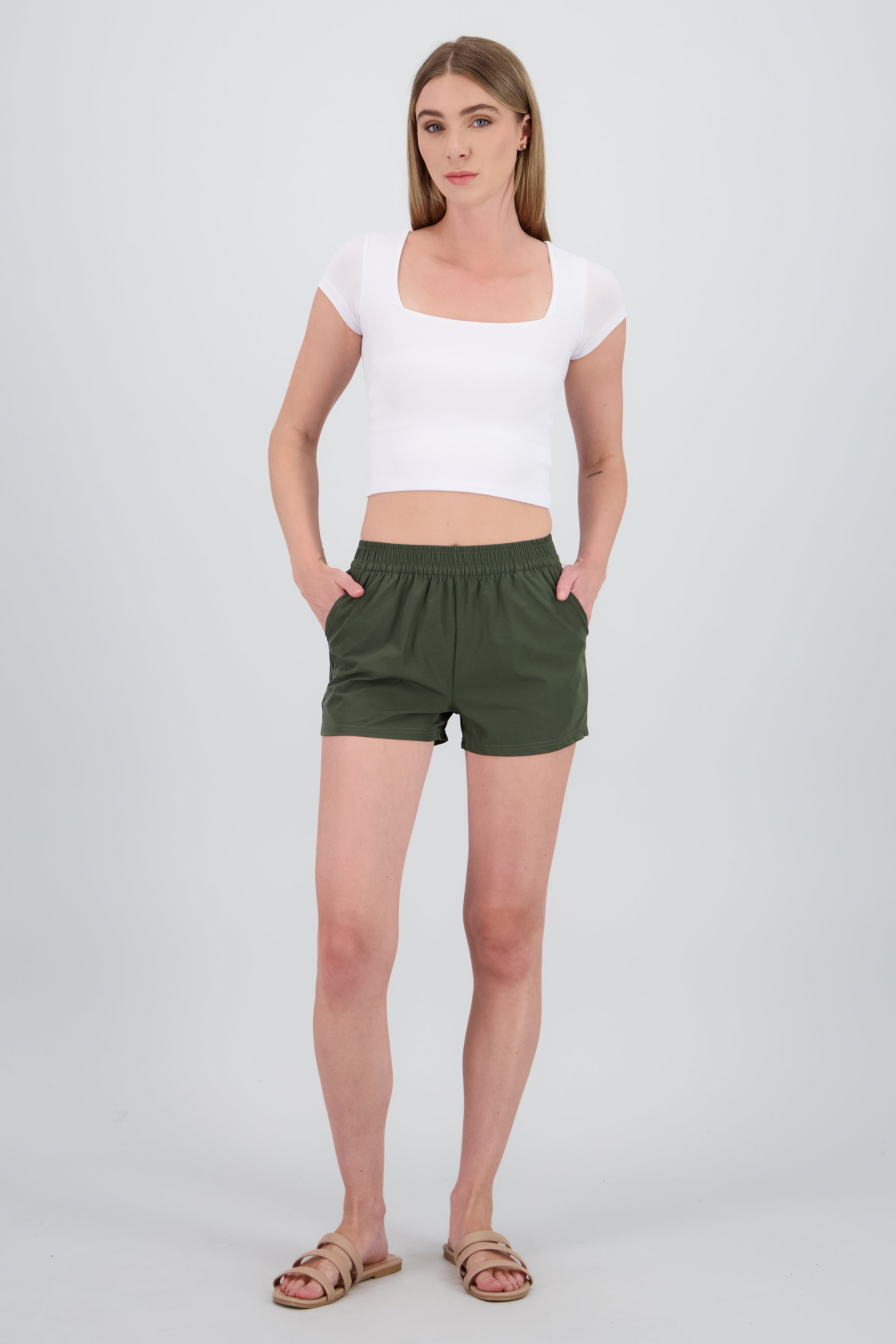 Shorts cortos con bolsas lisos OLIVO