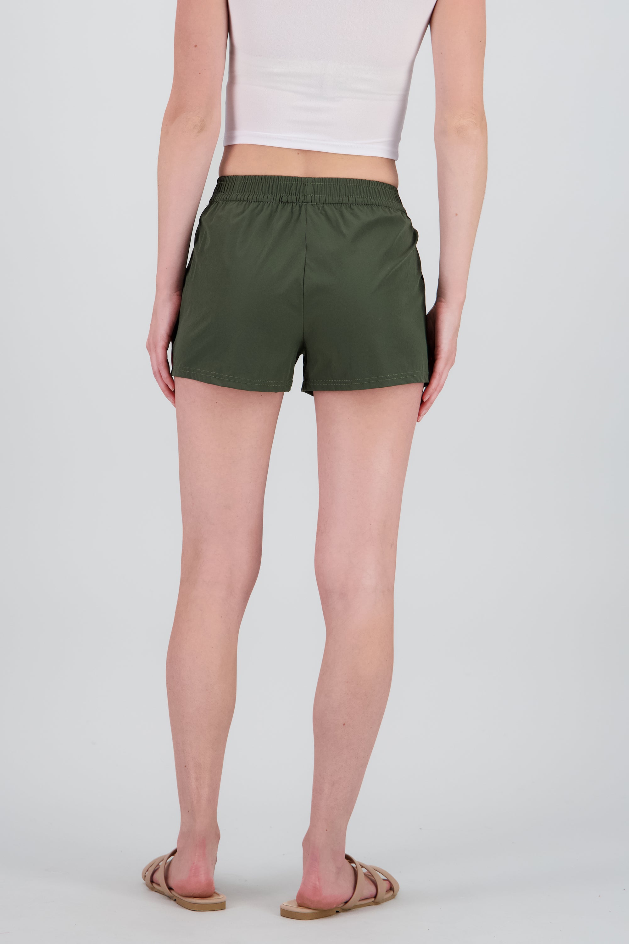 Shorts cortos con bolsas lisos OLIVO