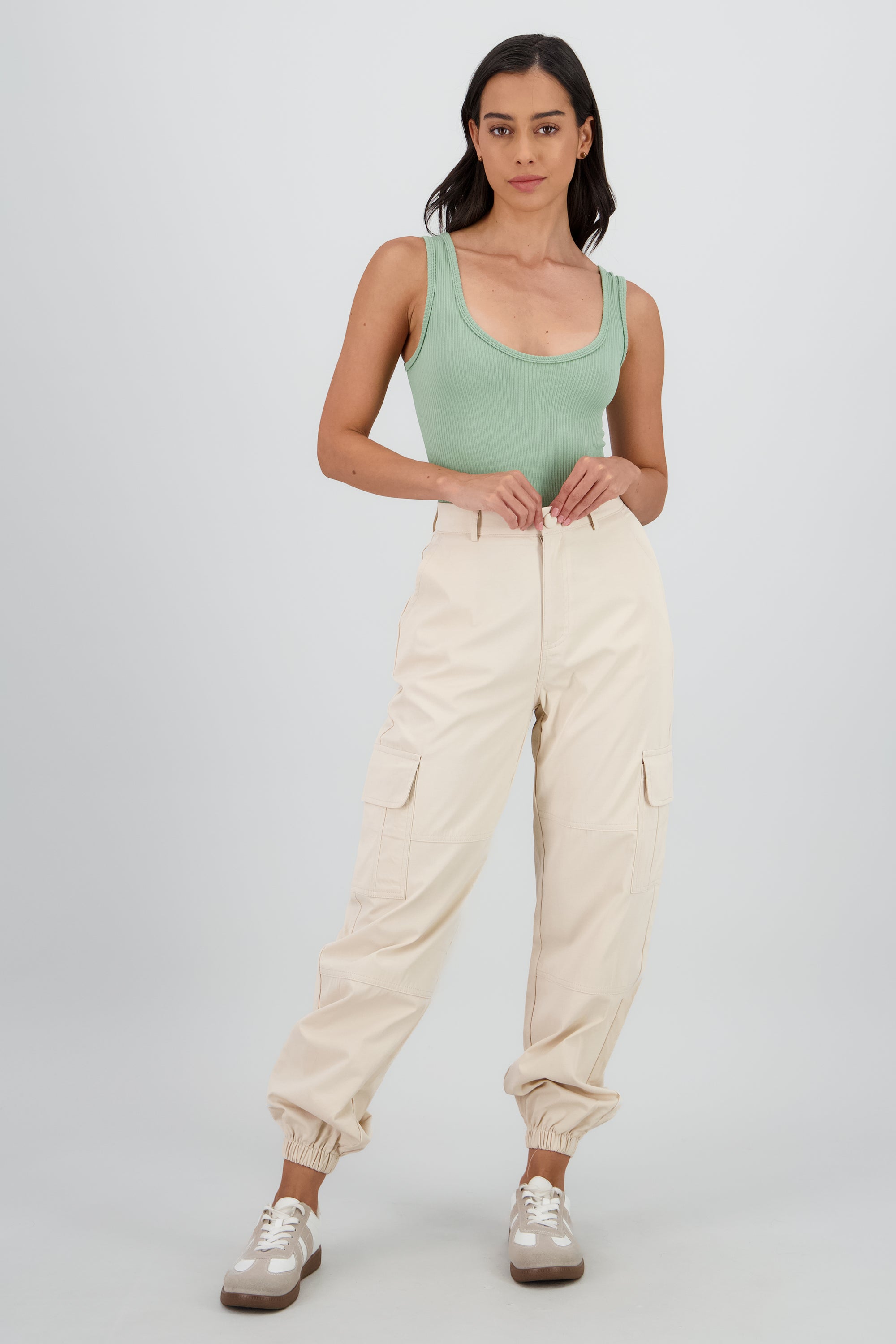 Pantalon detalle pretina boton forrado CREMA