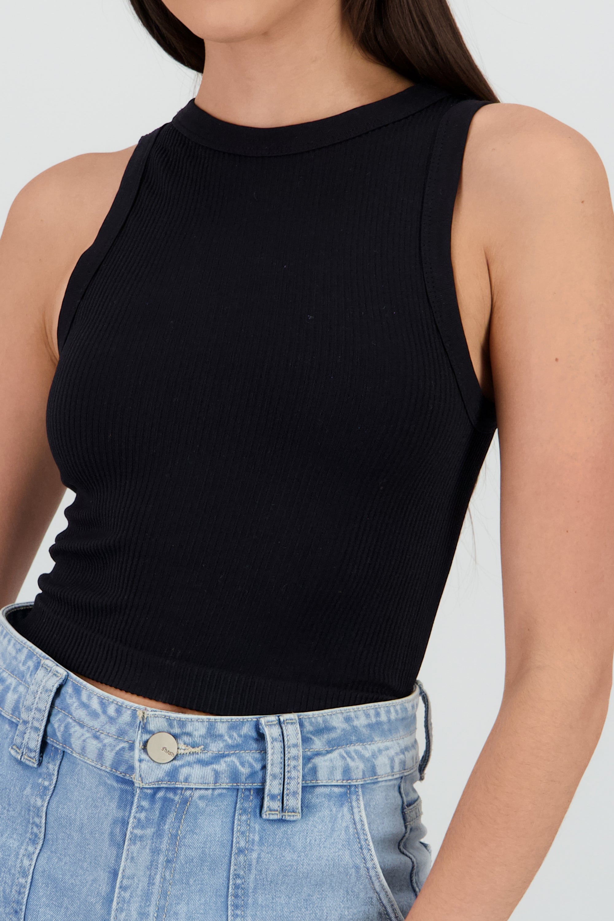 Top sin manga detalle seamless liso NEGRO