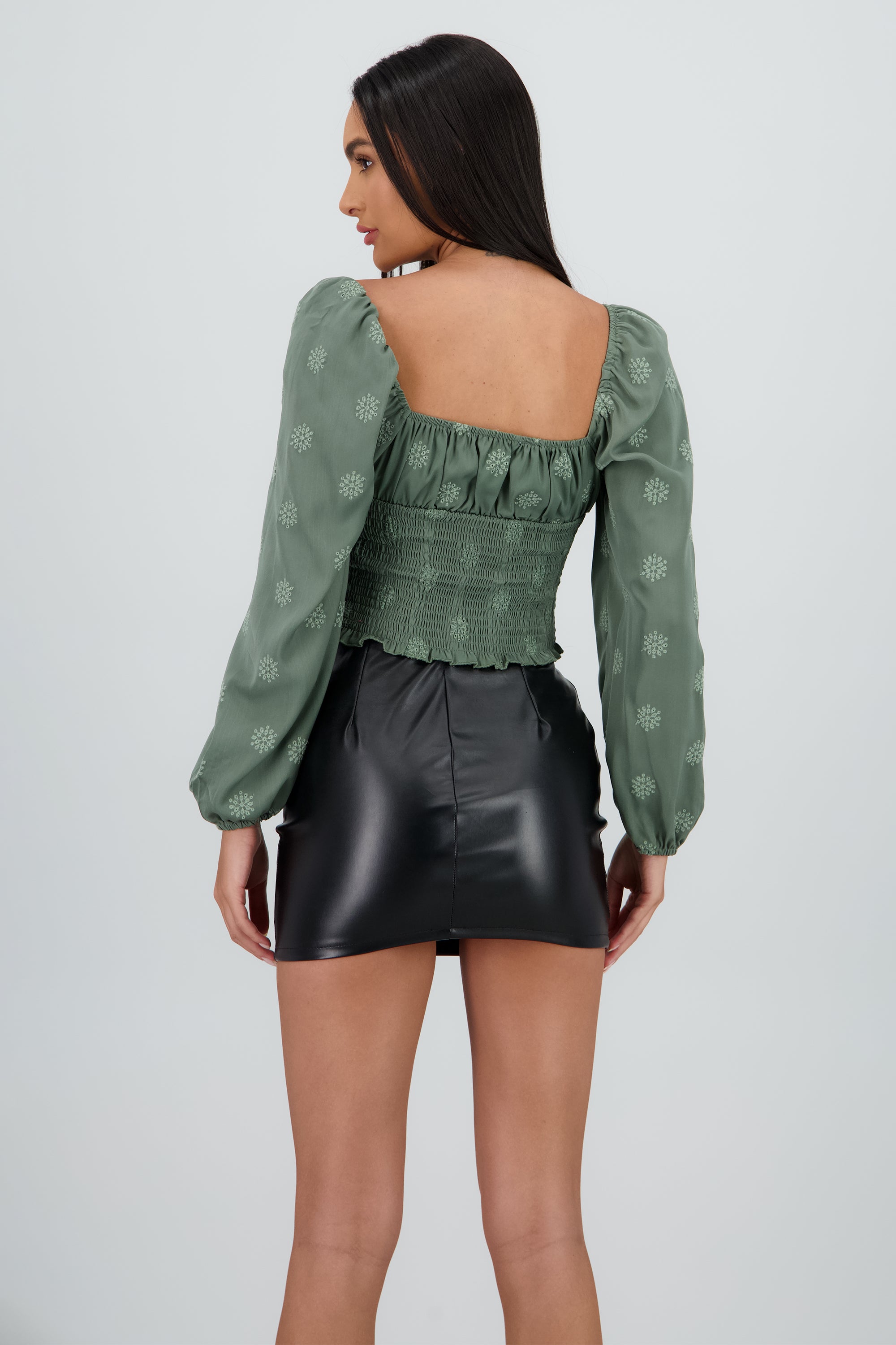 Top manga larga detalle smock OLIVO
