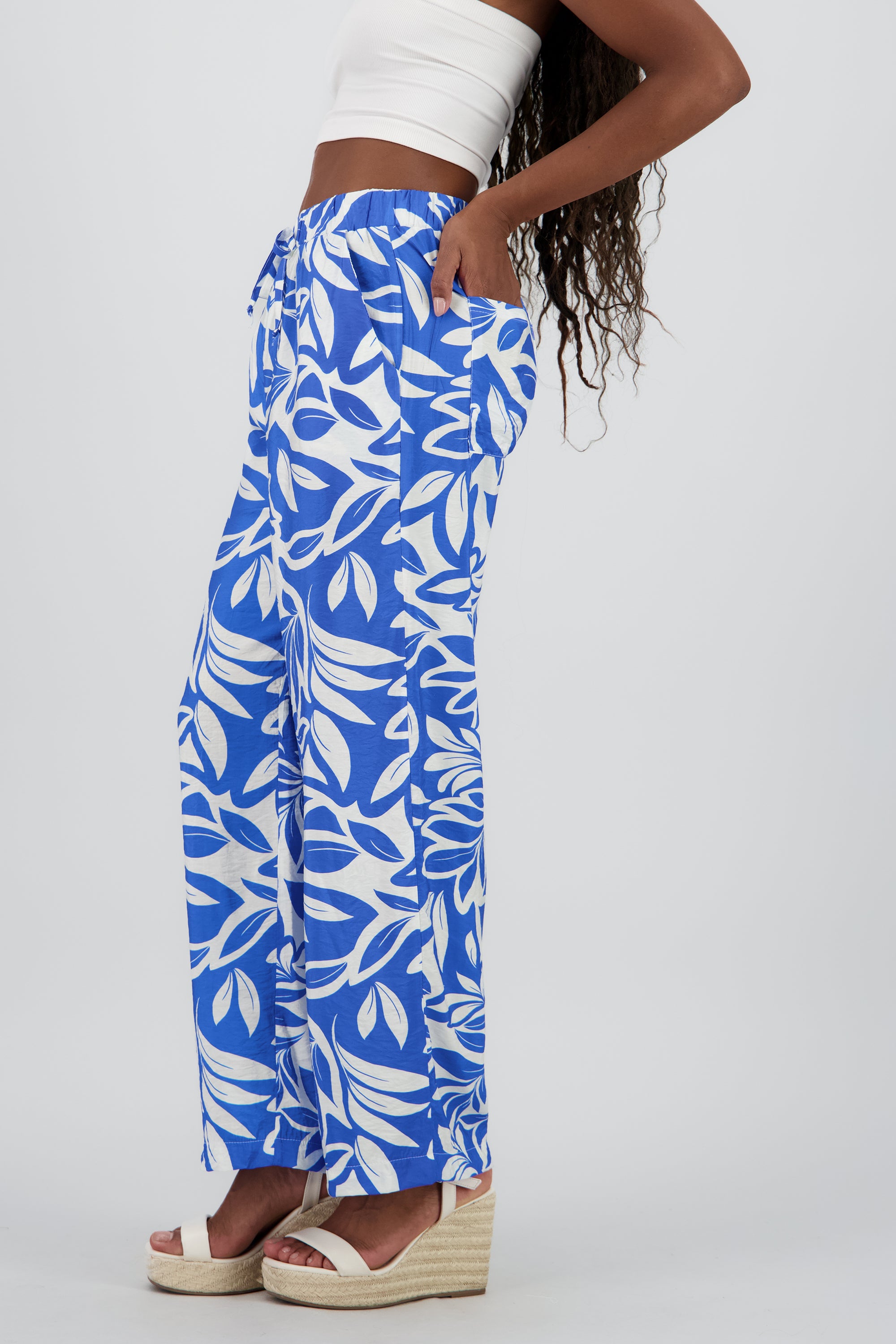 Pantalon amplio estampado flores AZUL COMBO