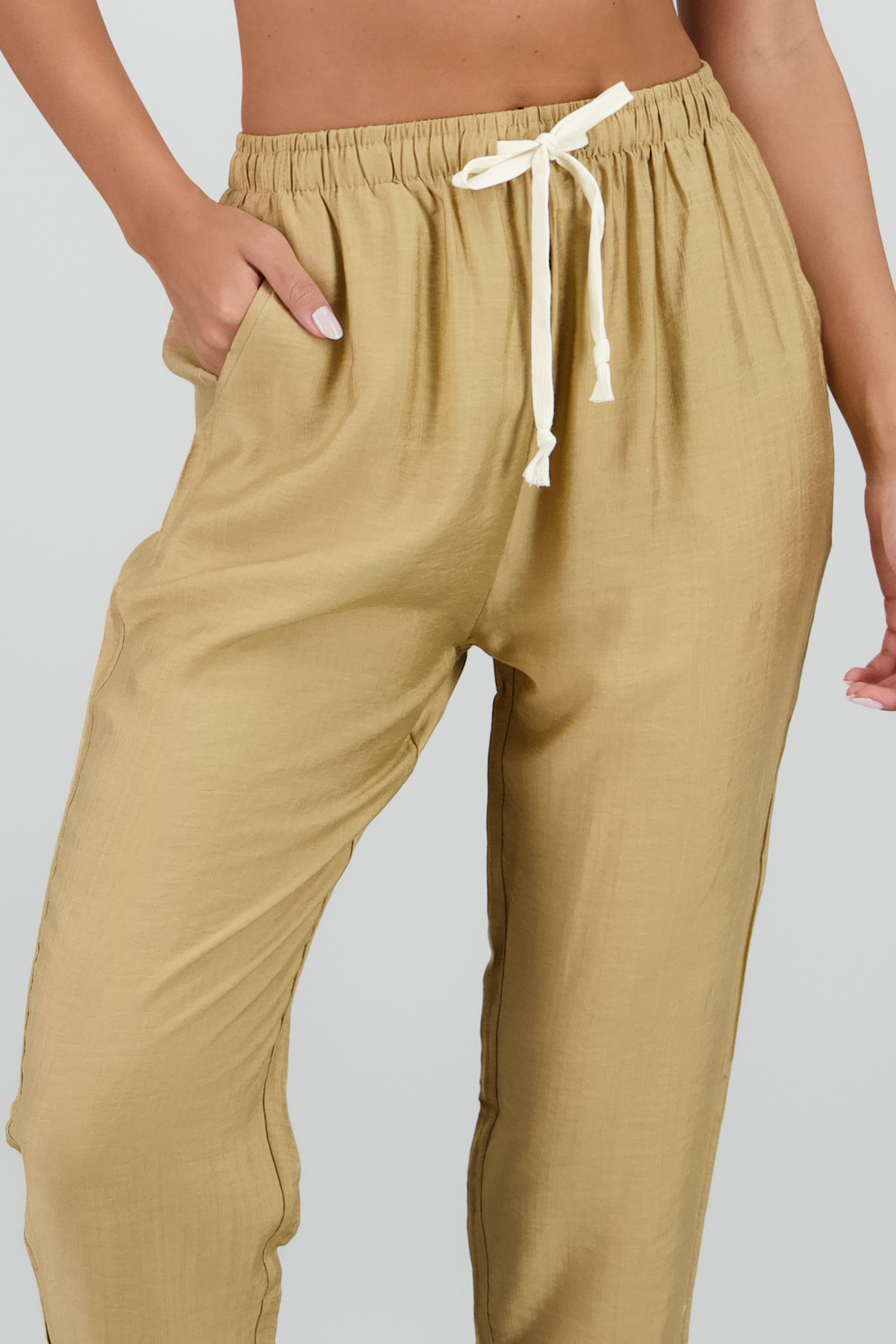 Pantalon liso detalle jareta CAFE