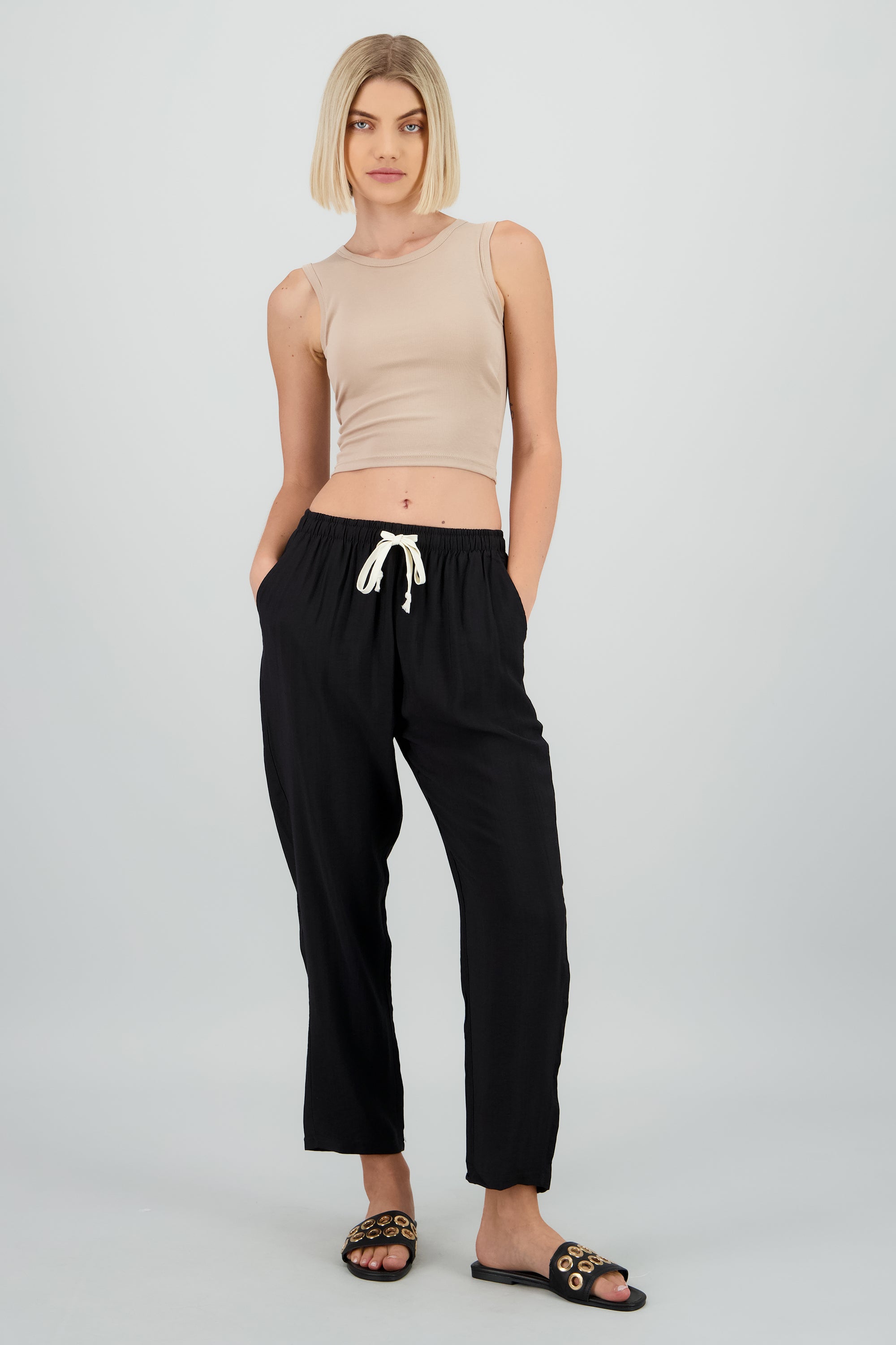 Pantalon liso detalle jareta NEGRO