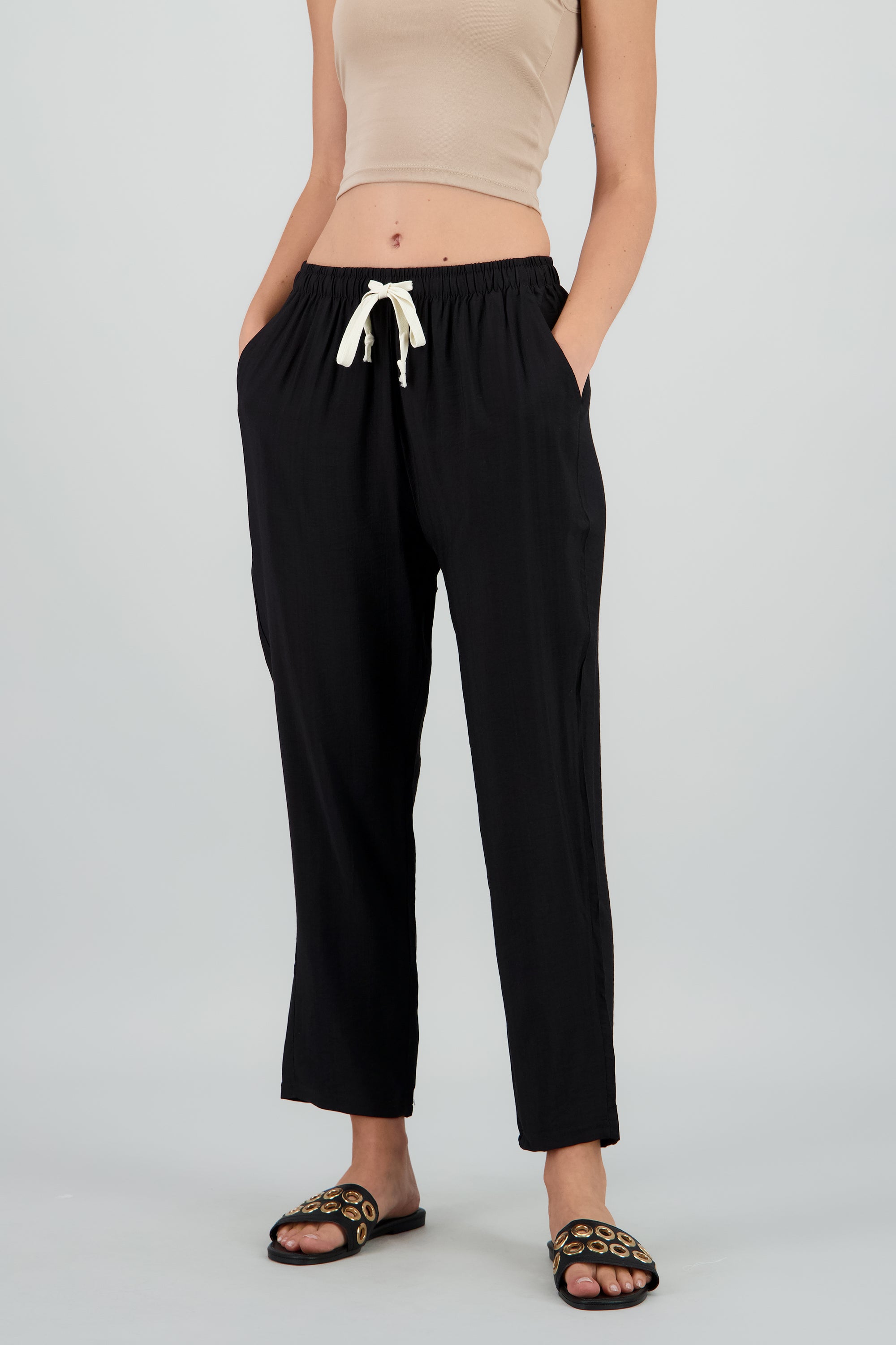 Pantalon liso detalle jareta NEGRO