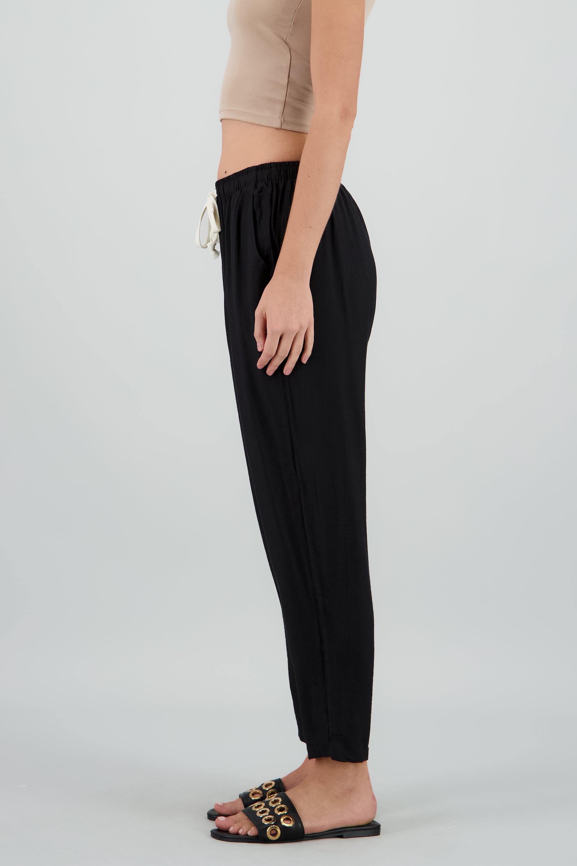 Pantalon liso detalle jareta NEGRO