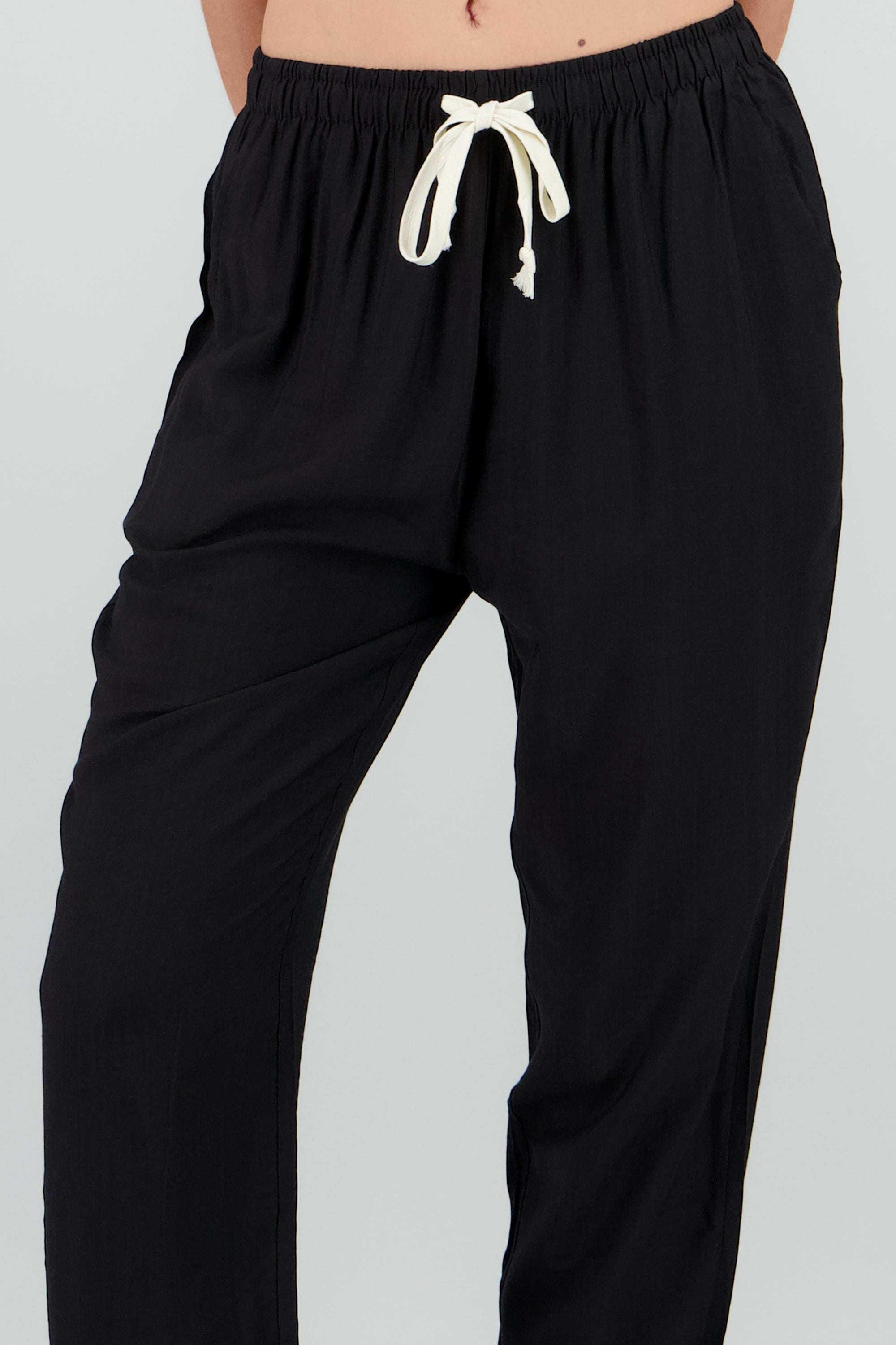 Pantalon liso detalle jareta NEGRO