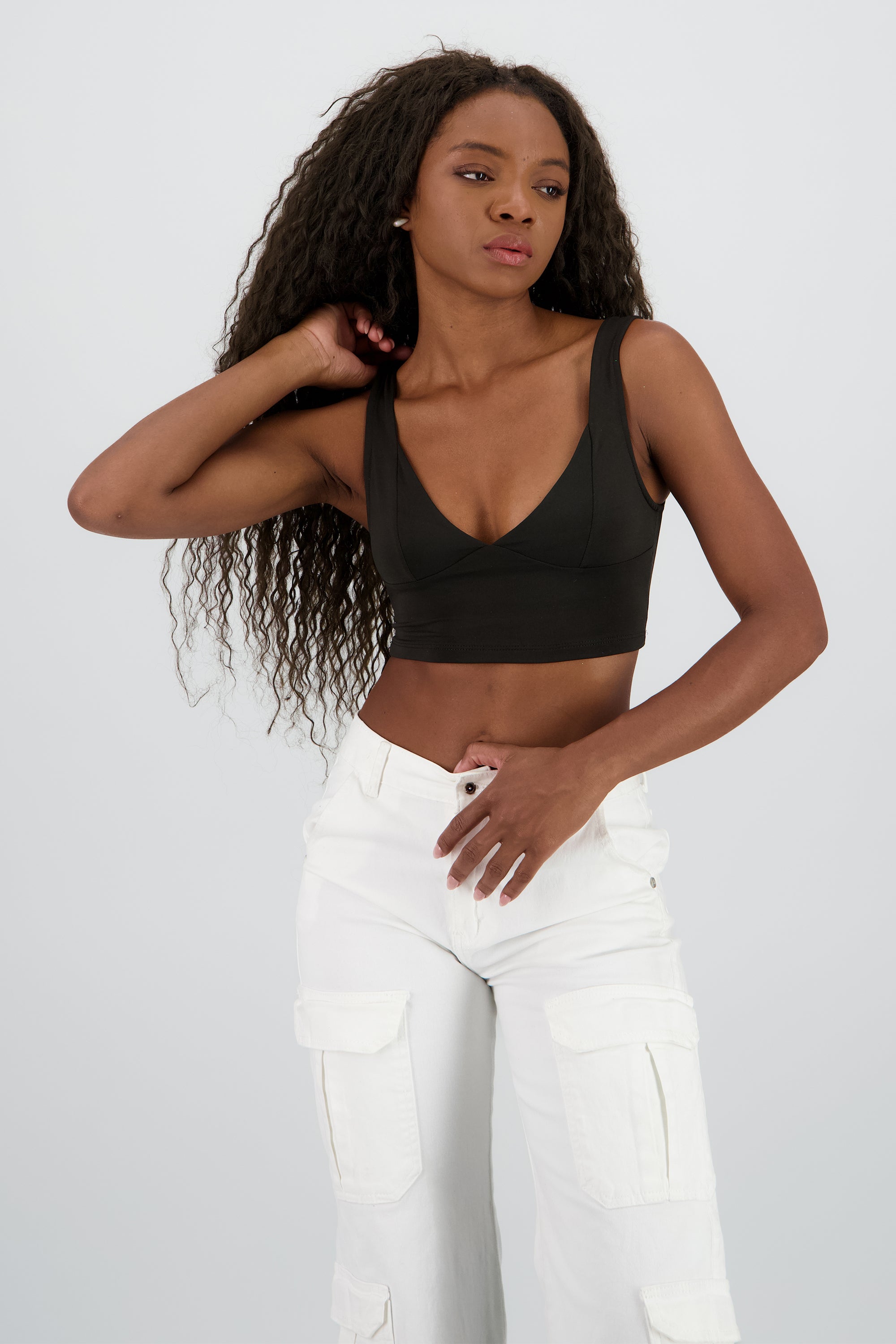 Top corto escote en V NEGRO