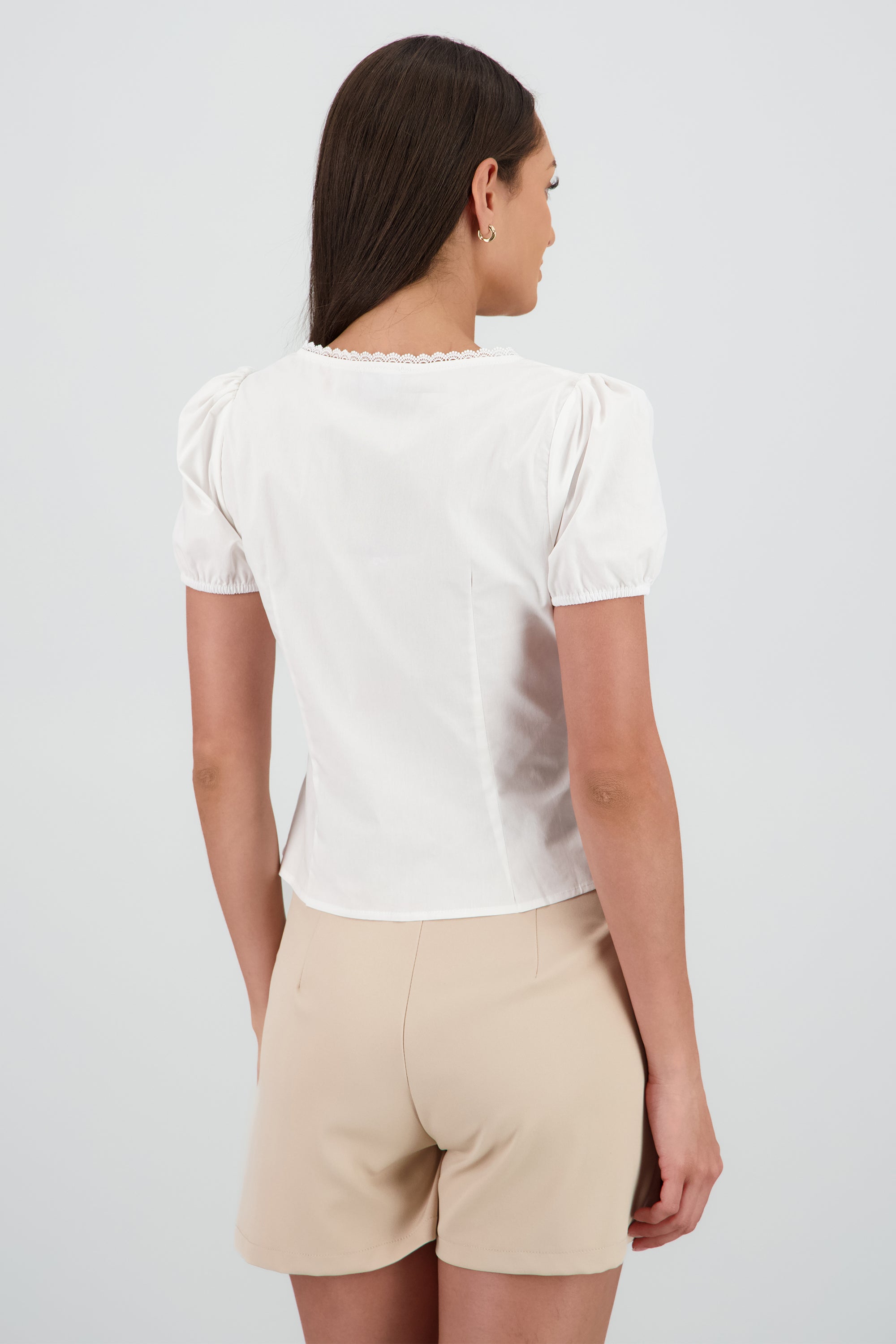 Top cuello en v detalle de botones al frente BLANCO
