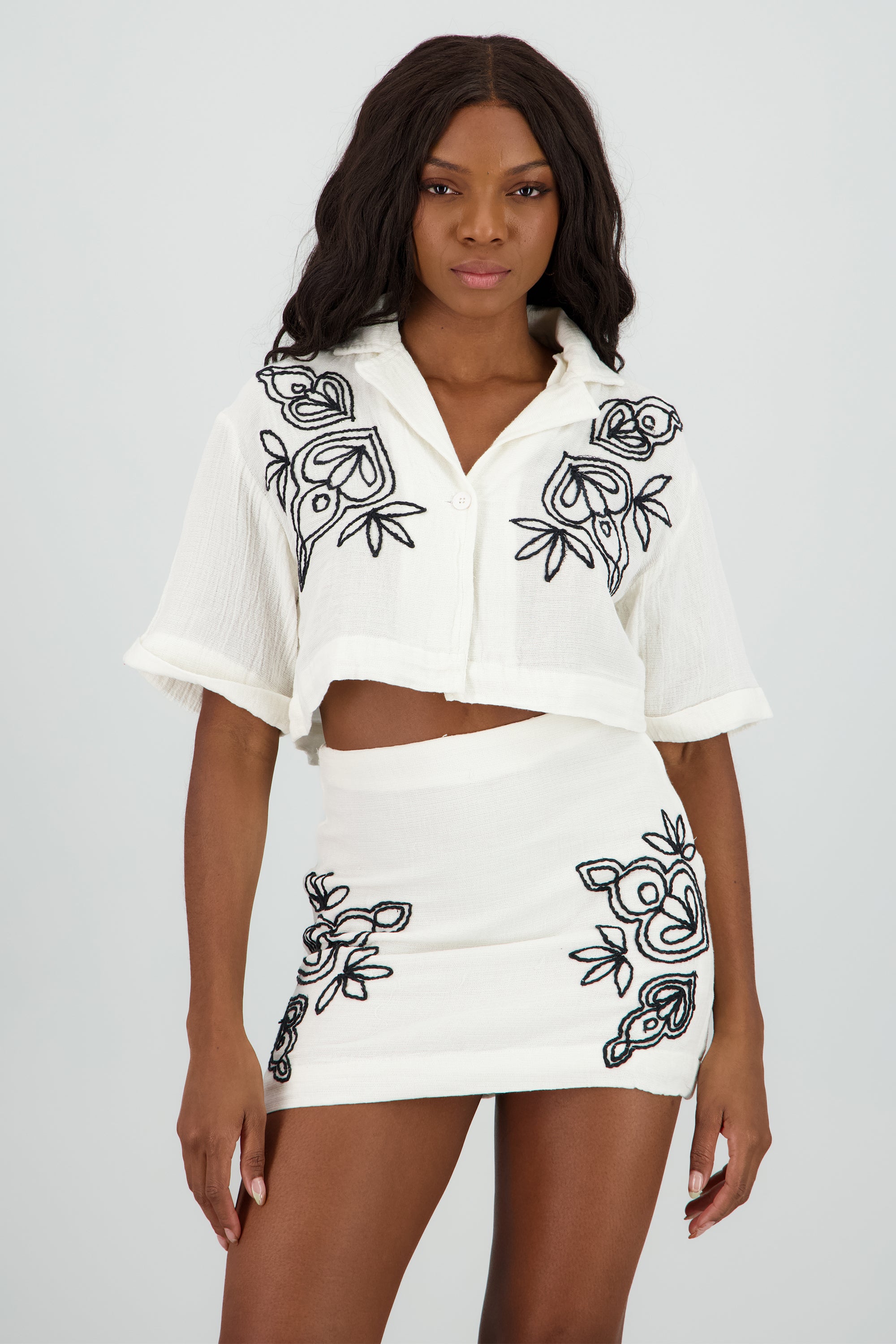 Camisa corta bordado NEGRO COMBO