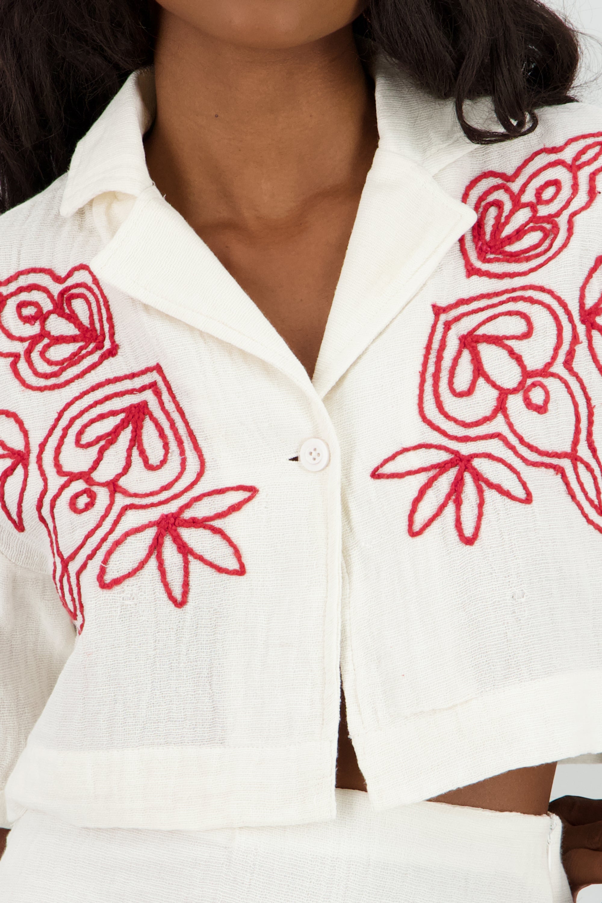 Camisa corta bordado ROJO COMBO