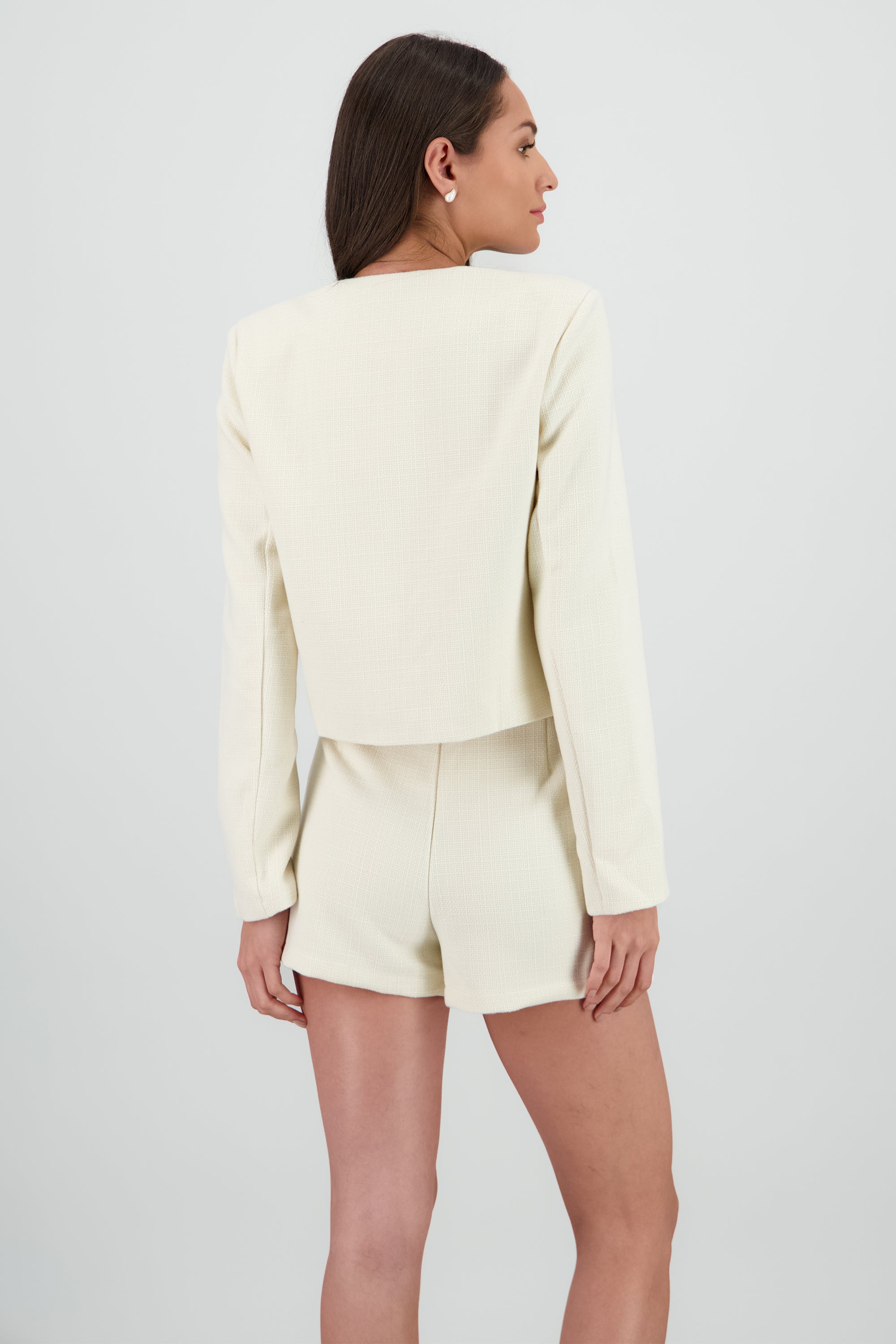 Saco corto textura con botone CREMA