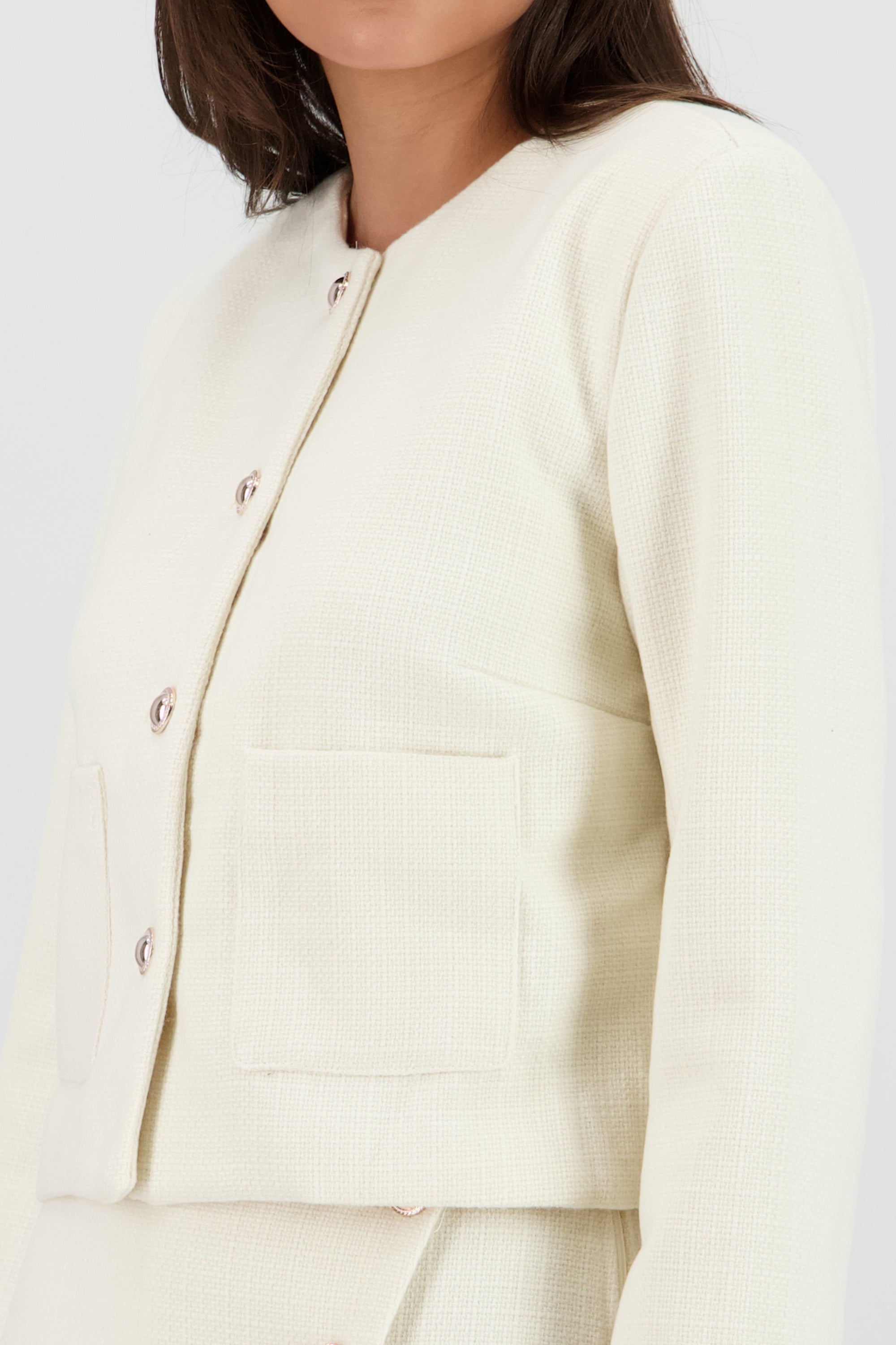 Saco corto textura con botone CREMA
