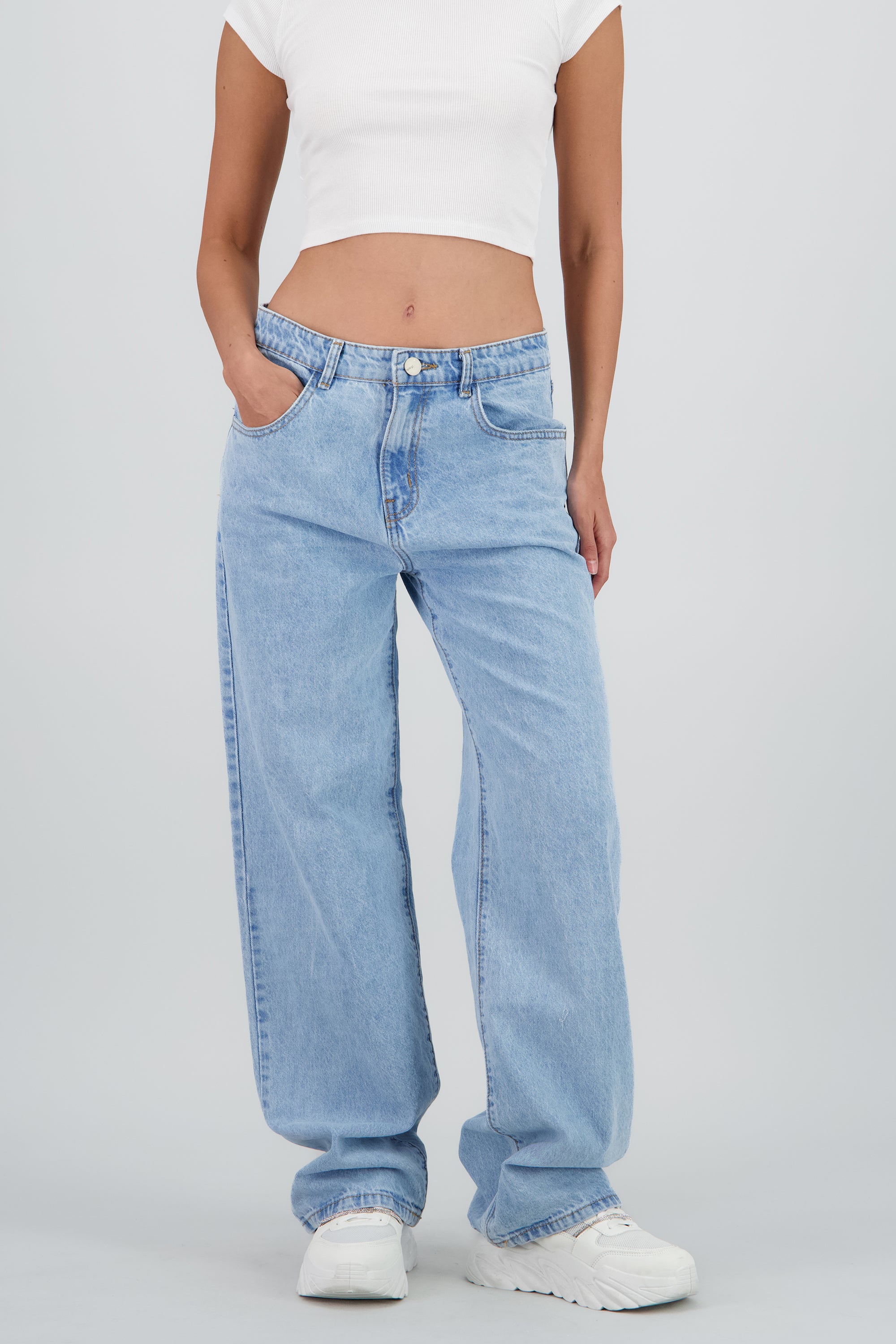Jeans wide leg estrellas traseras LIGHT WASH