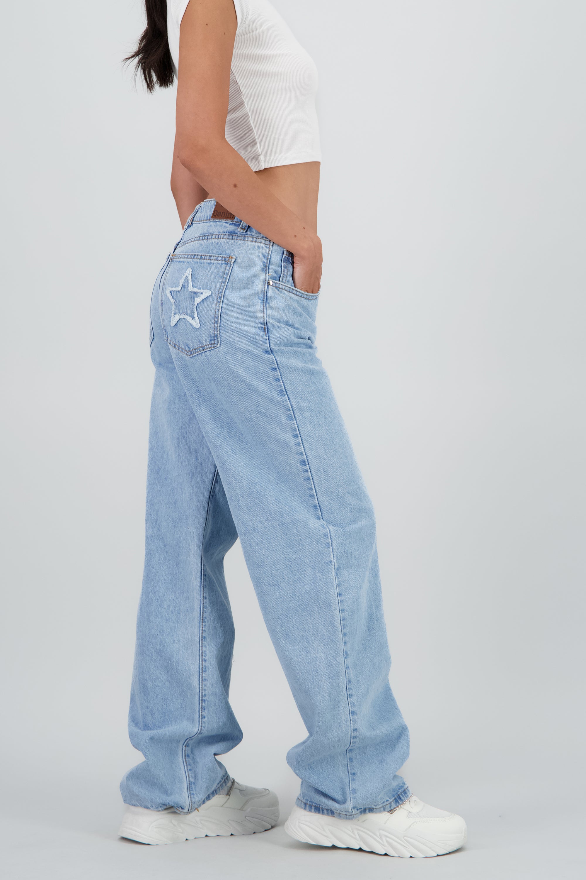 Jeans wide leg estrellas traseras LIGHT WASH
