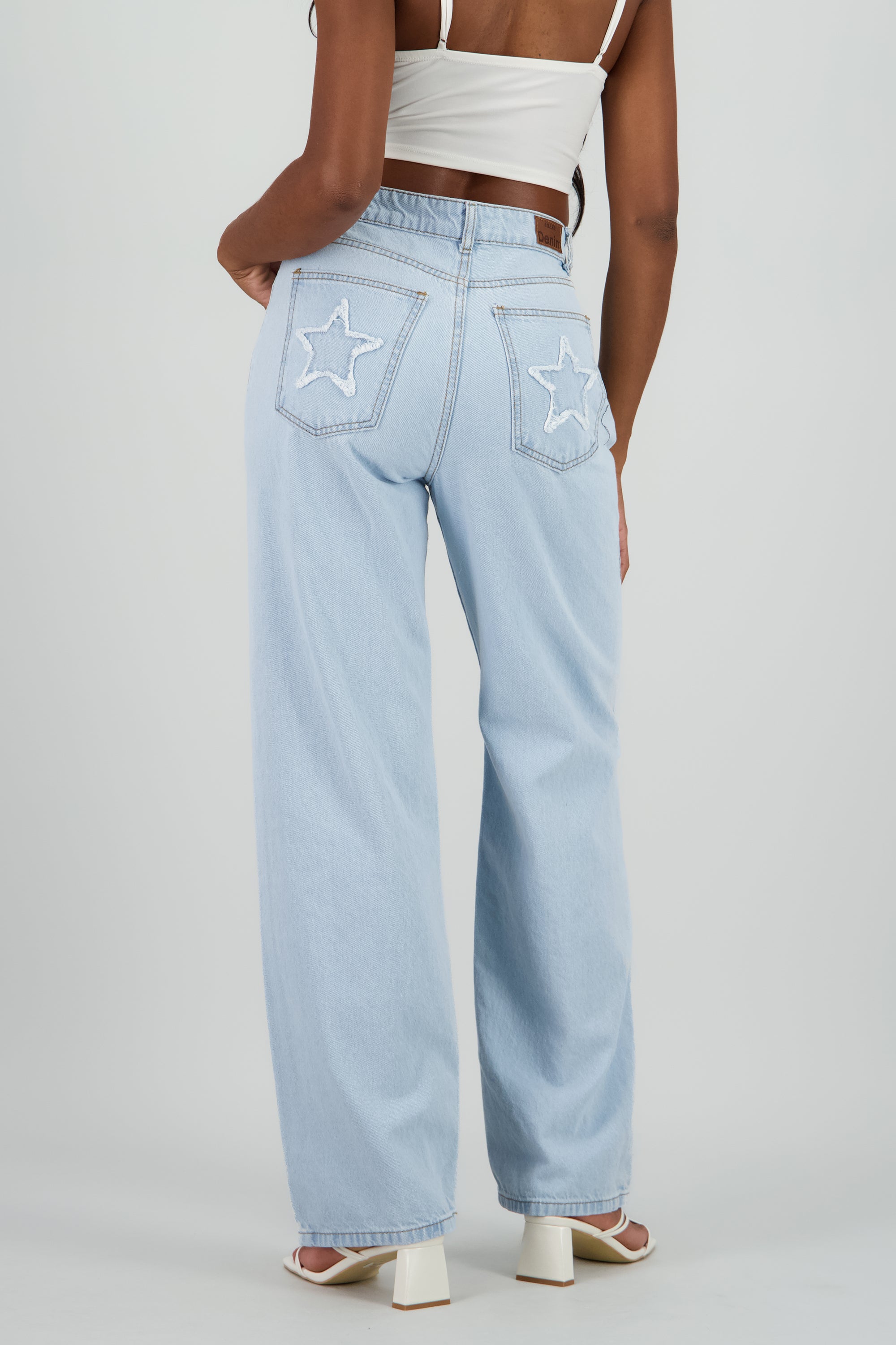 Jeans wide leg estrellas traseras BLEACHED