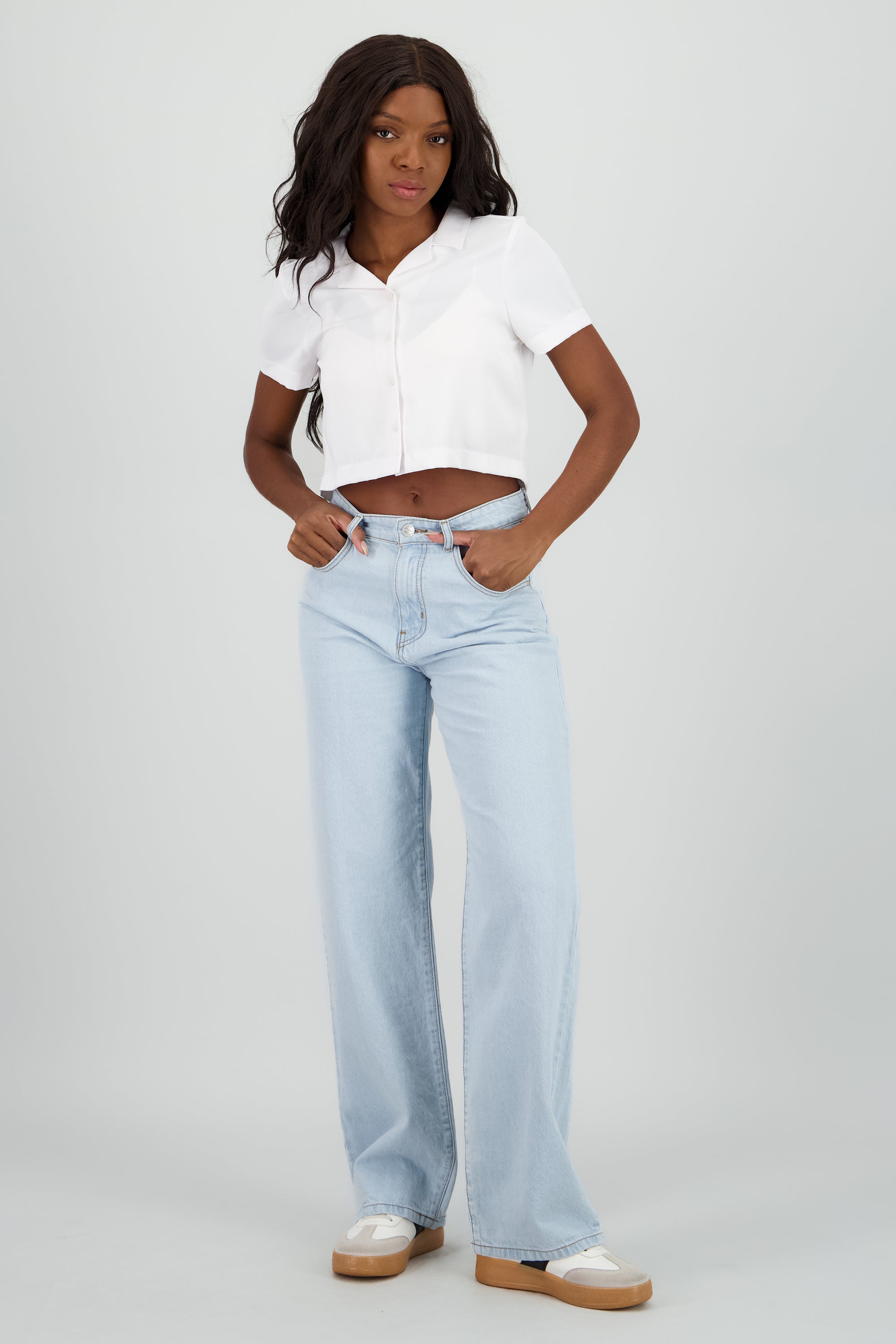 Jeans wide leg estrellas traseras SUPER BLEACHED