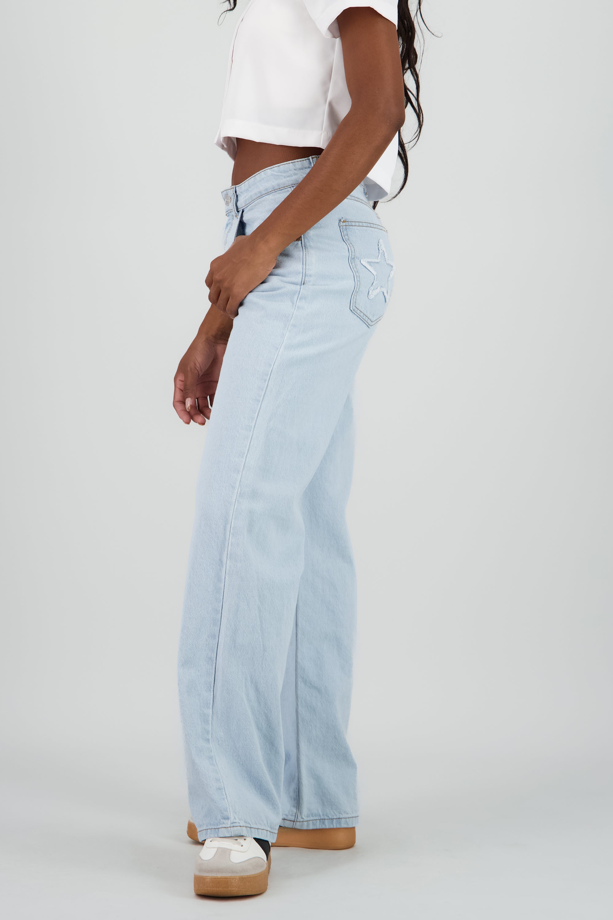 Jeans wide leg estrellas traseras SUPER BLEACHED