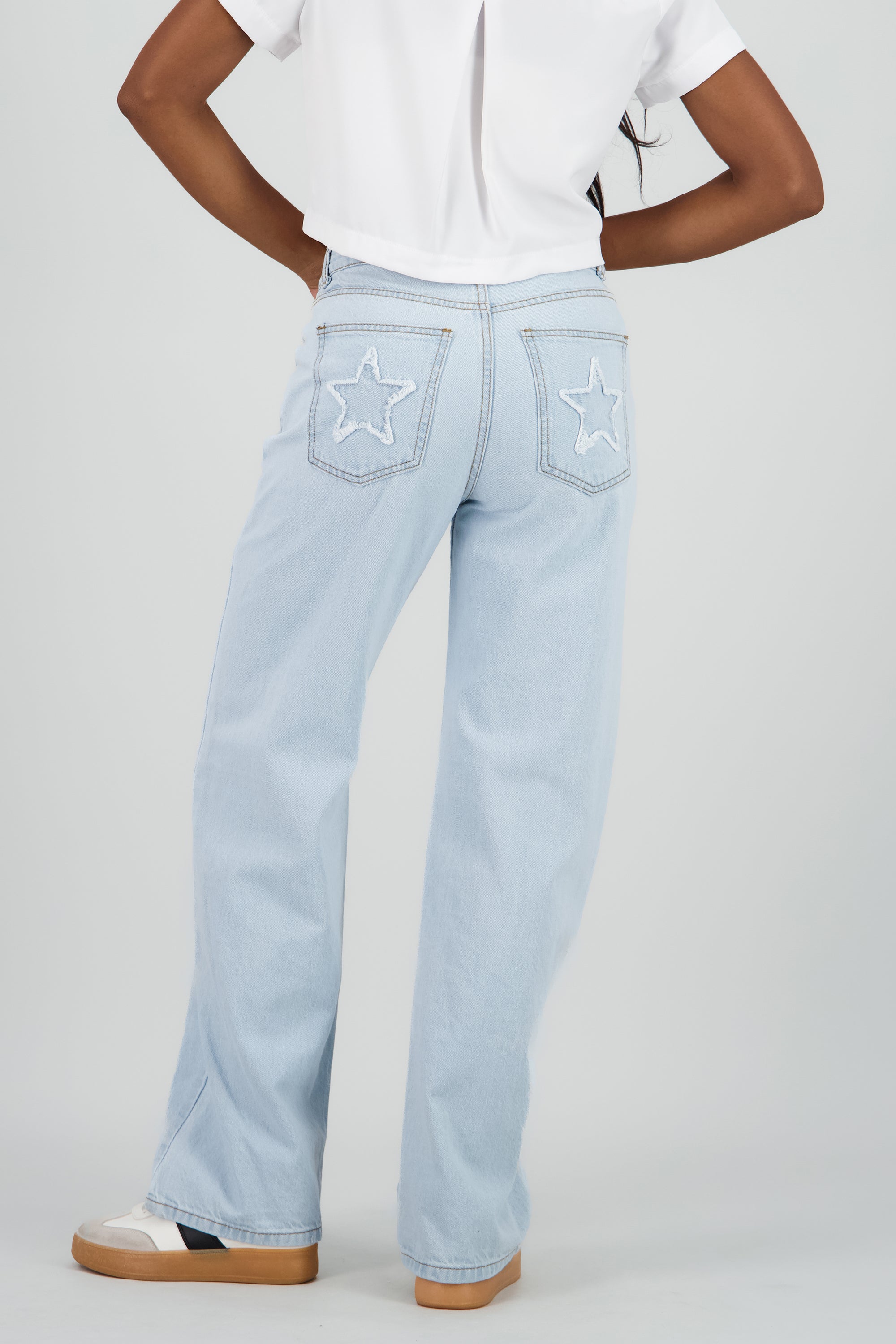 Jeans wide leg estrellas traseras SUPER BLEACHED