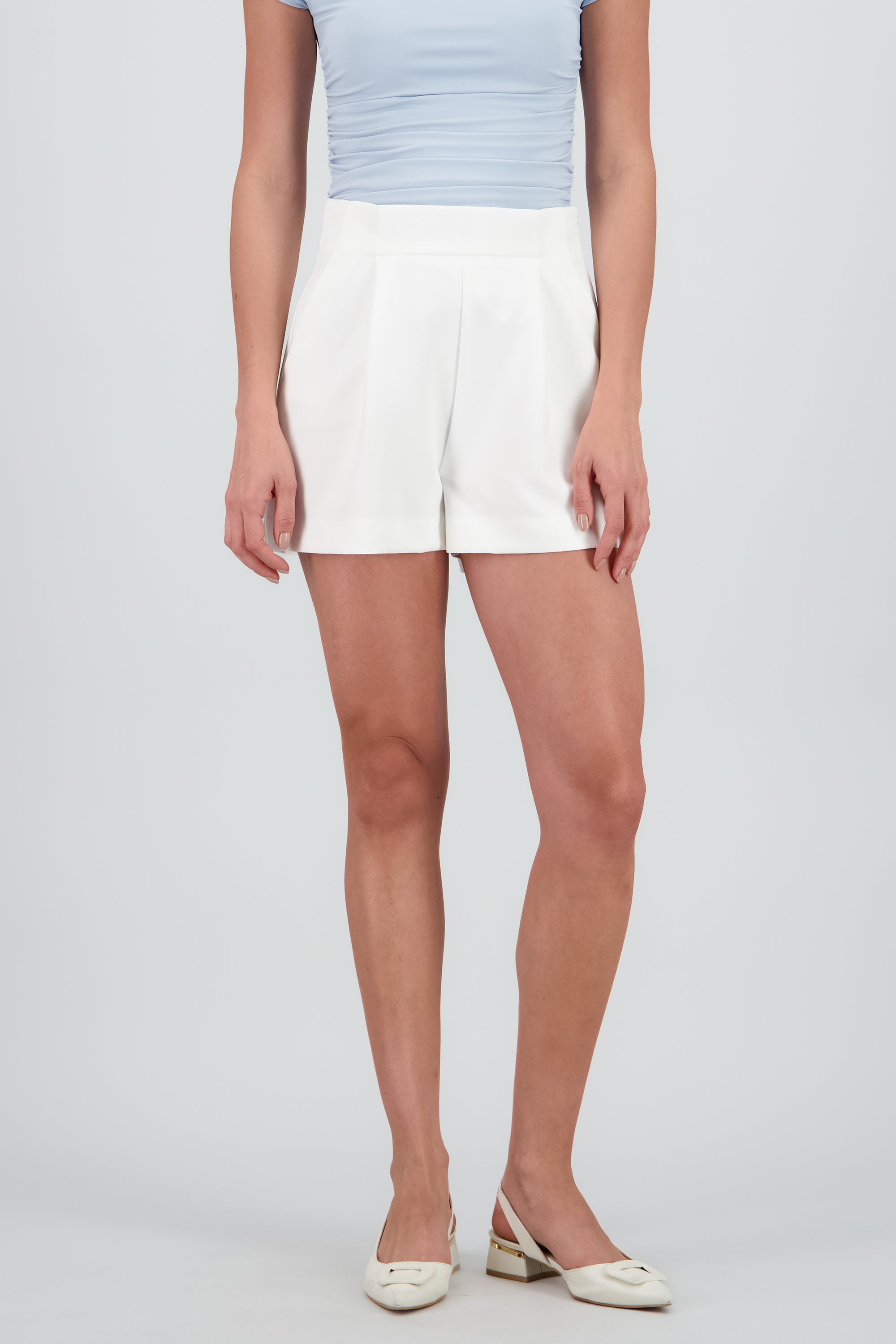 Short liso de vestir con pinzas BLANCO