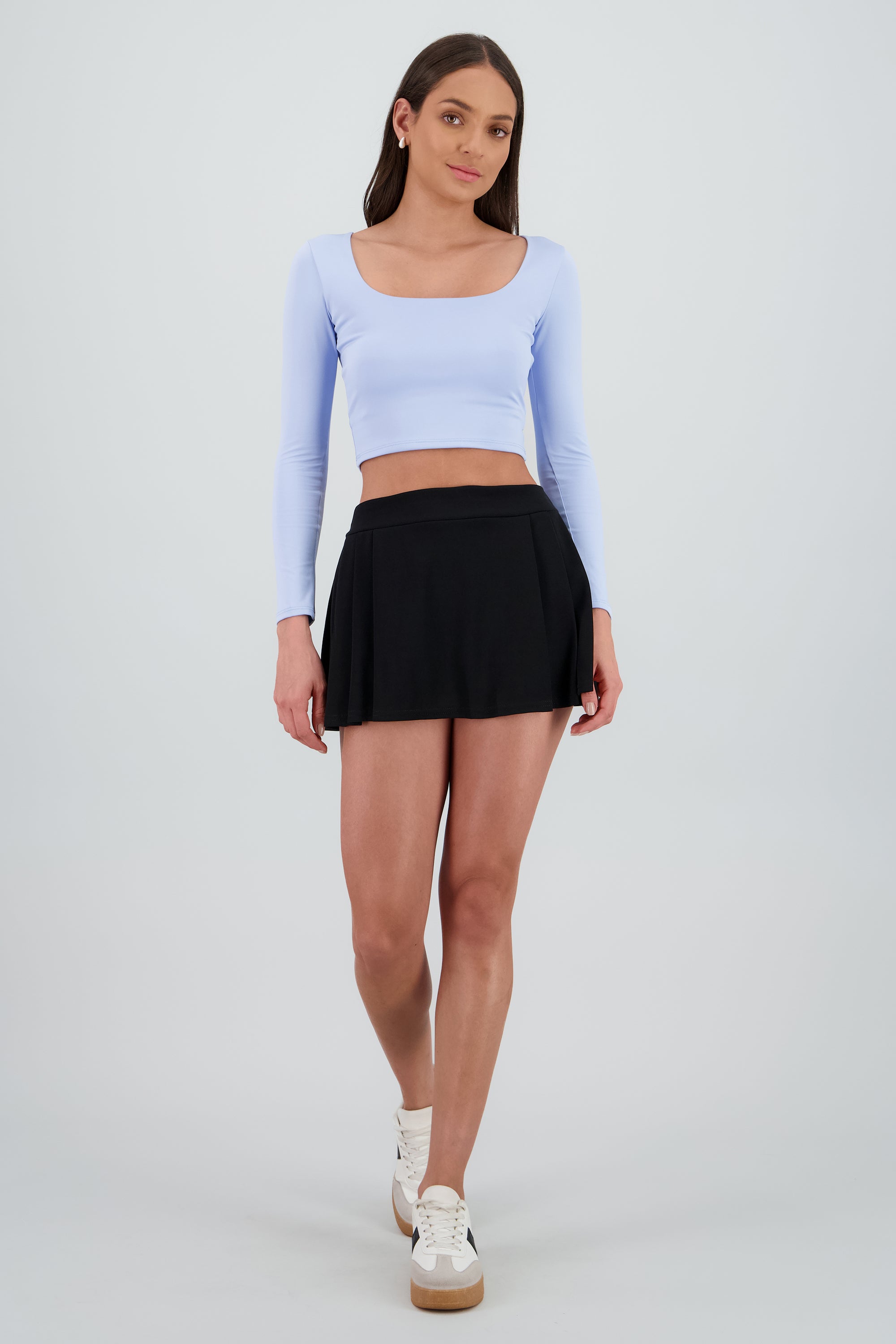 Falda short detalle tableada NEGRO
