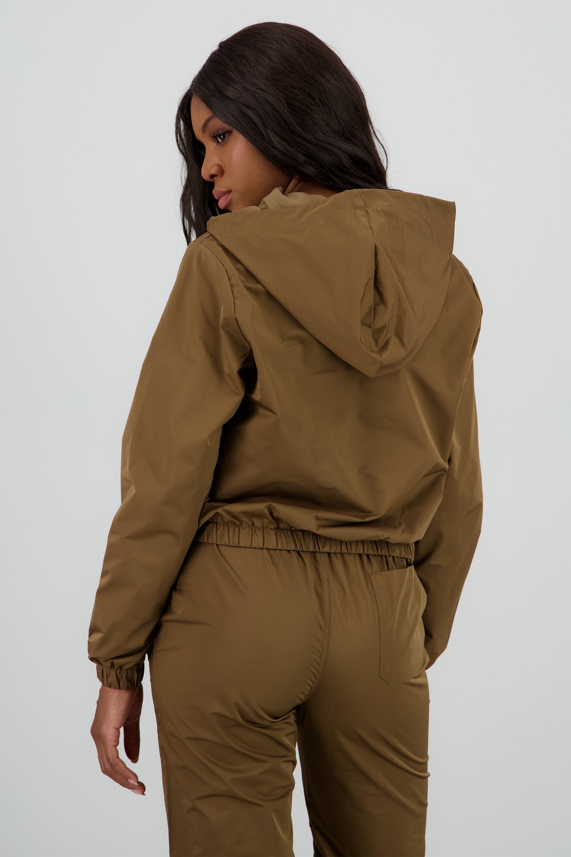 Chamarra ligera con gorro CAFE