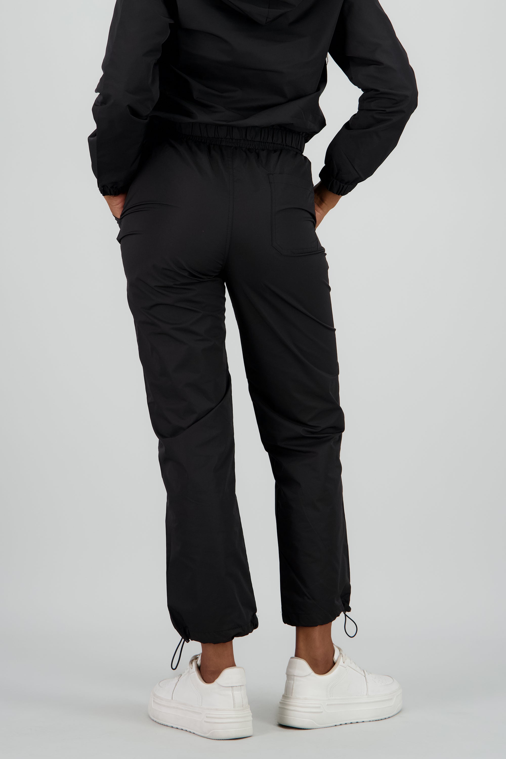Pantalon jogger liso NEGRO