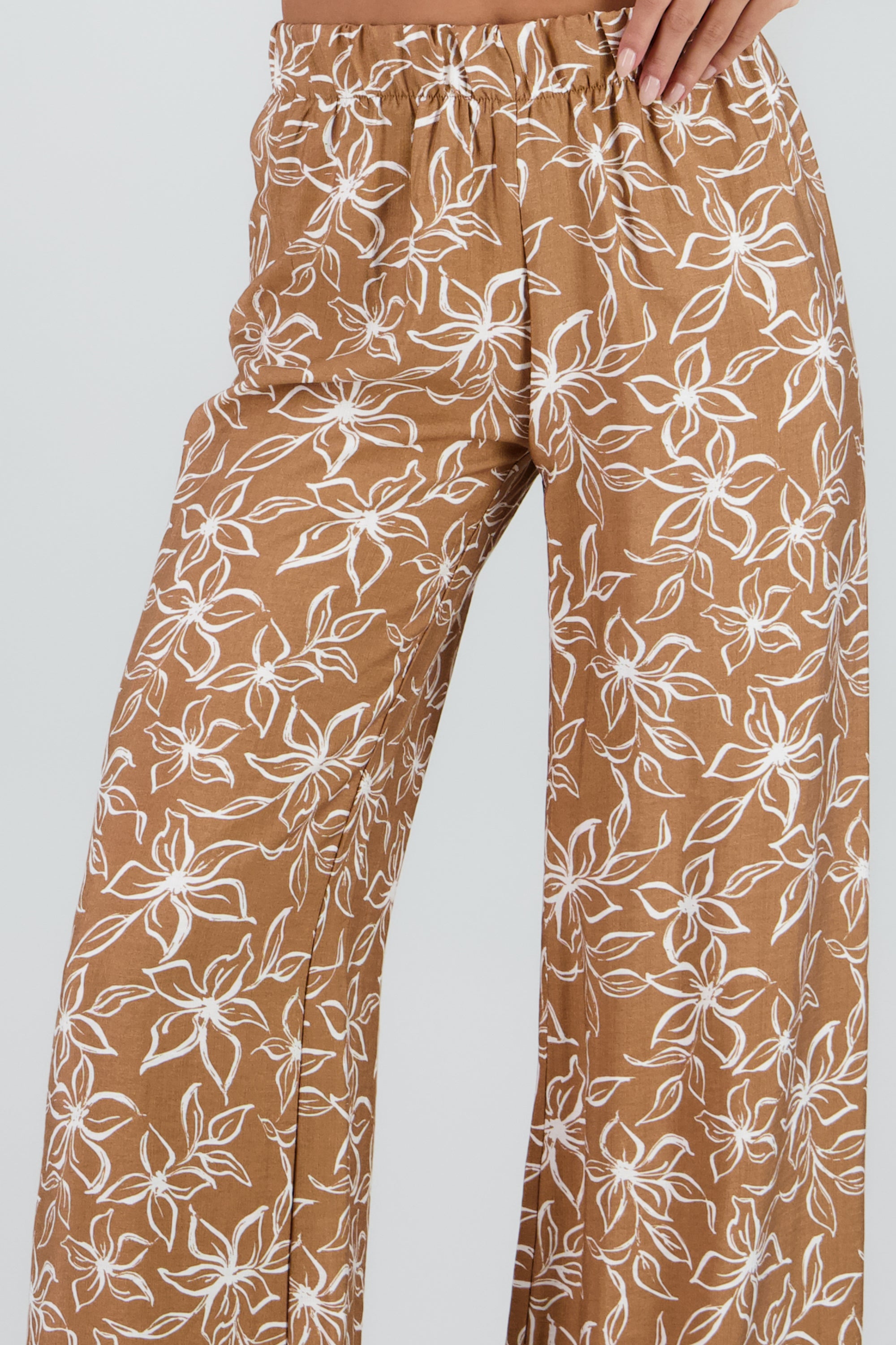 Pantalon wide leg detalle resorte estampado flores CAFE COMBO
