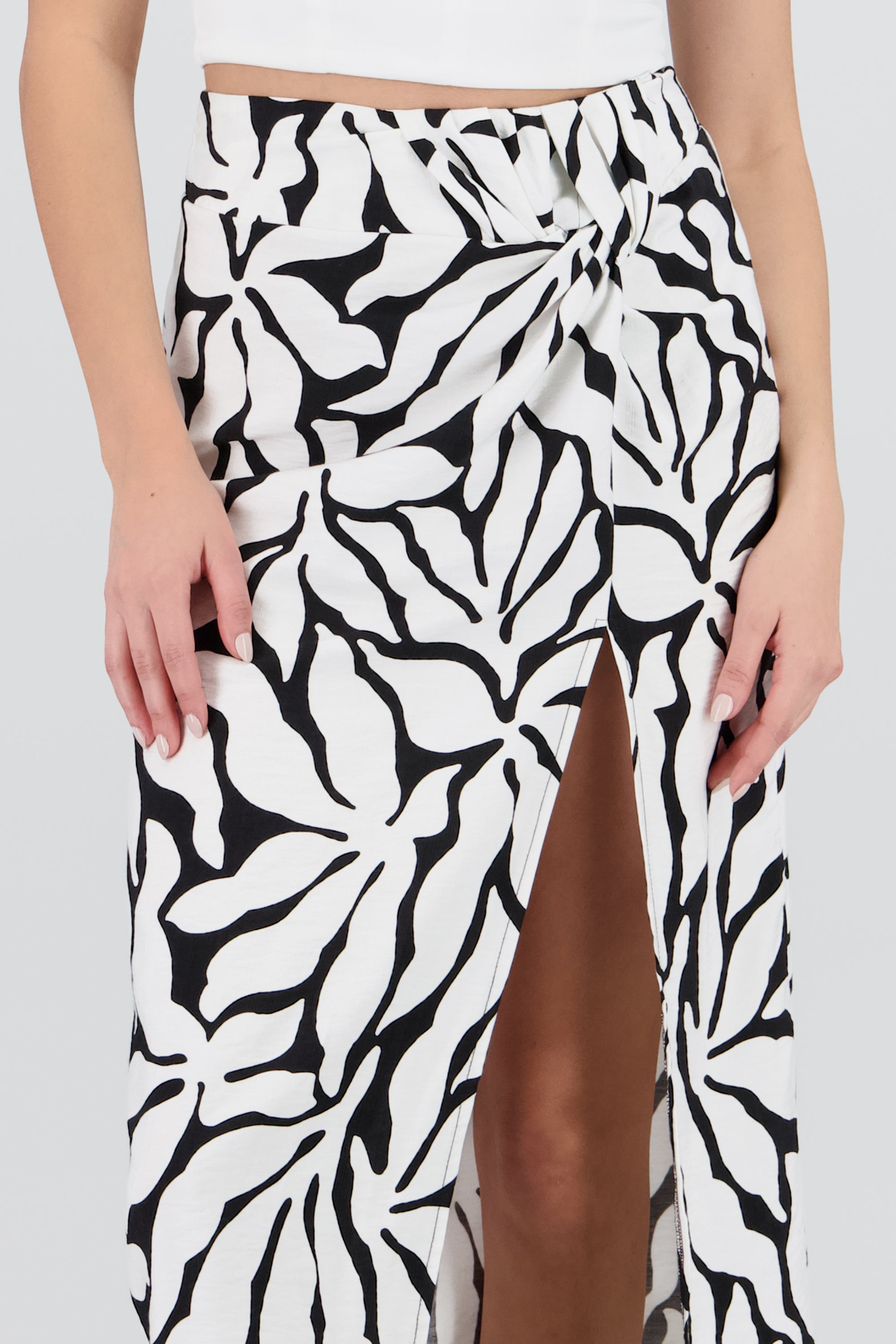 Falda midi detalle abertura estampado BLANCO COMBO